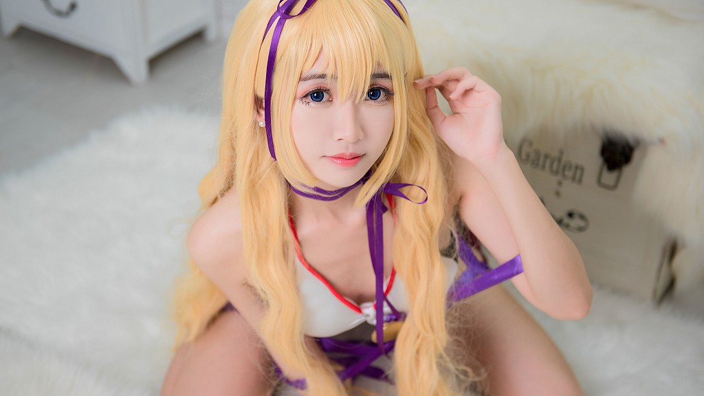 COSER鰻魚霏兒《性感吊帶睡裙+加藤惠+禮服》 [Cosplay美女] 寫真集[33P