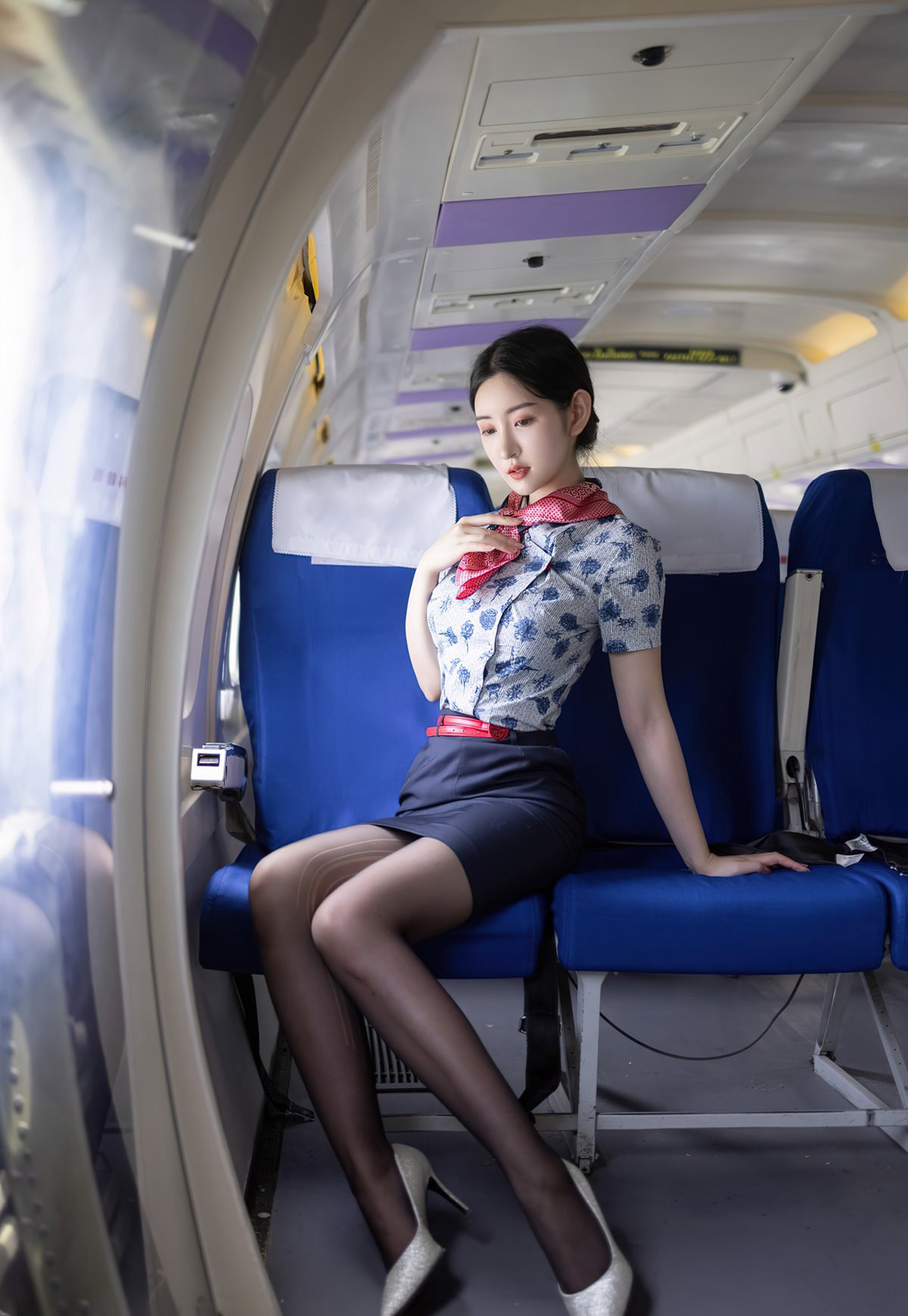 性感空姐沈夢瑤飛機上脫絲襪極品黑絲無內空姐制服誘惑套圖