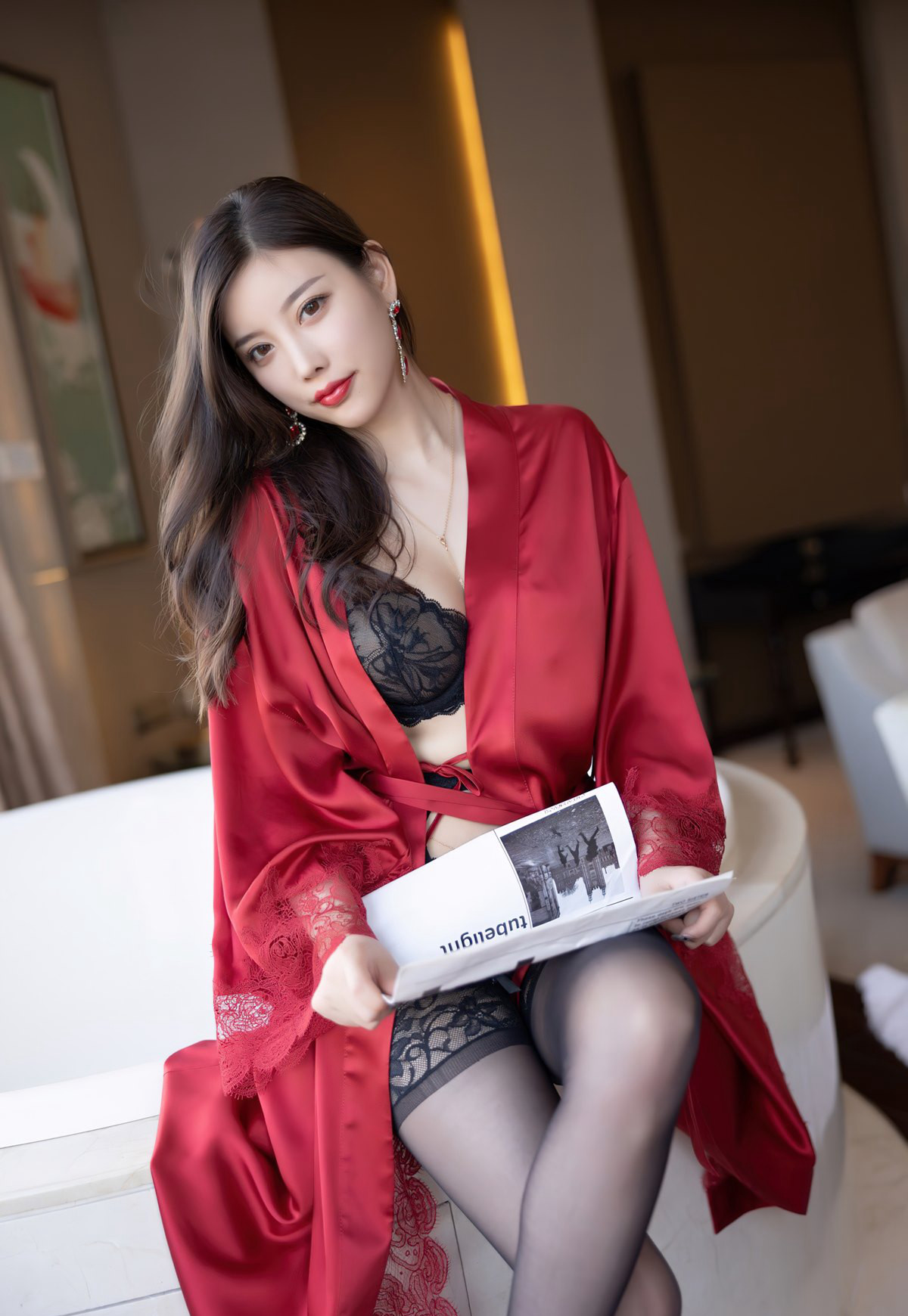Dương Thần Thần tất đen chân đẹp gợi cảm mông lớn quần lót chữ T da trắng ngực lớn gợi cảm chân trần chân ngọc giày cao gót bộ ảnh