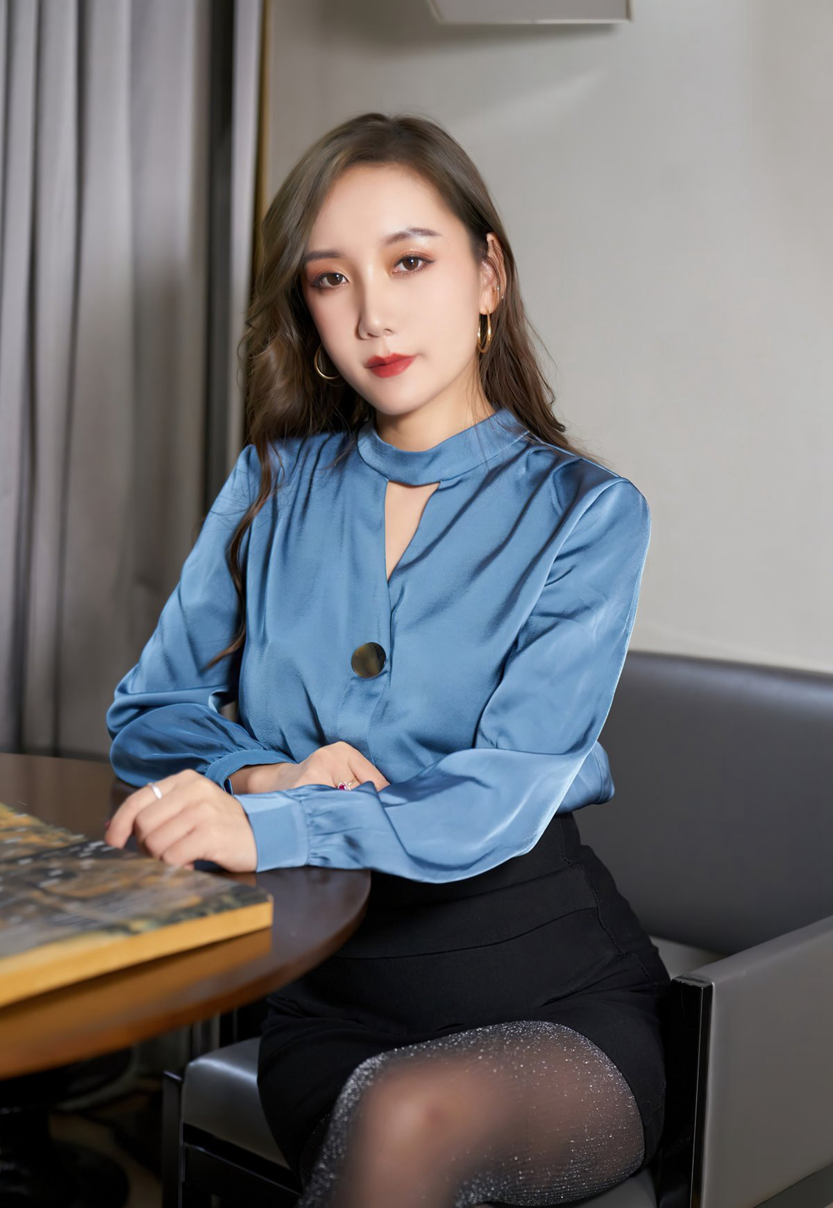 艾靜香性感亮光黑絲無內性感短裙高顏值美少婦性感美腿