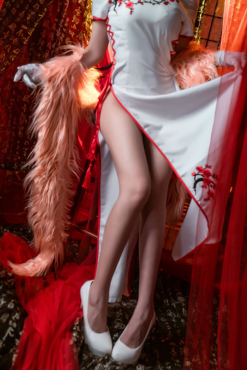 Eel Fish Fei'er "Azur Lane + Qipao + Red-Haired Witch" [Cosplay Beauty] Photobook [34P