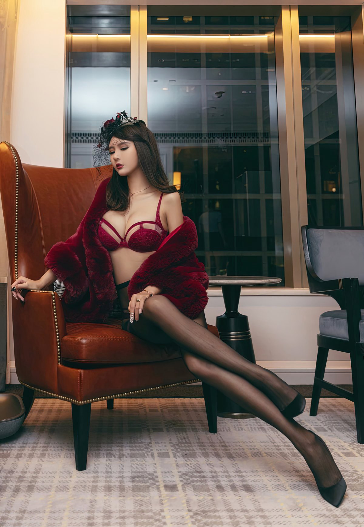 Emily尹菲黑絲襪高跟風騷大胸美少婦性感美腿高跟
