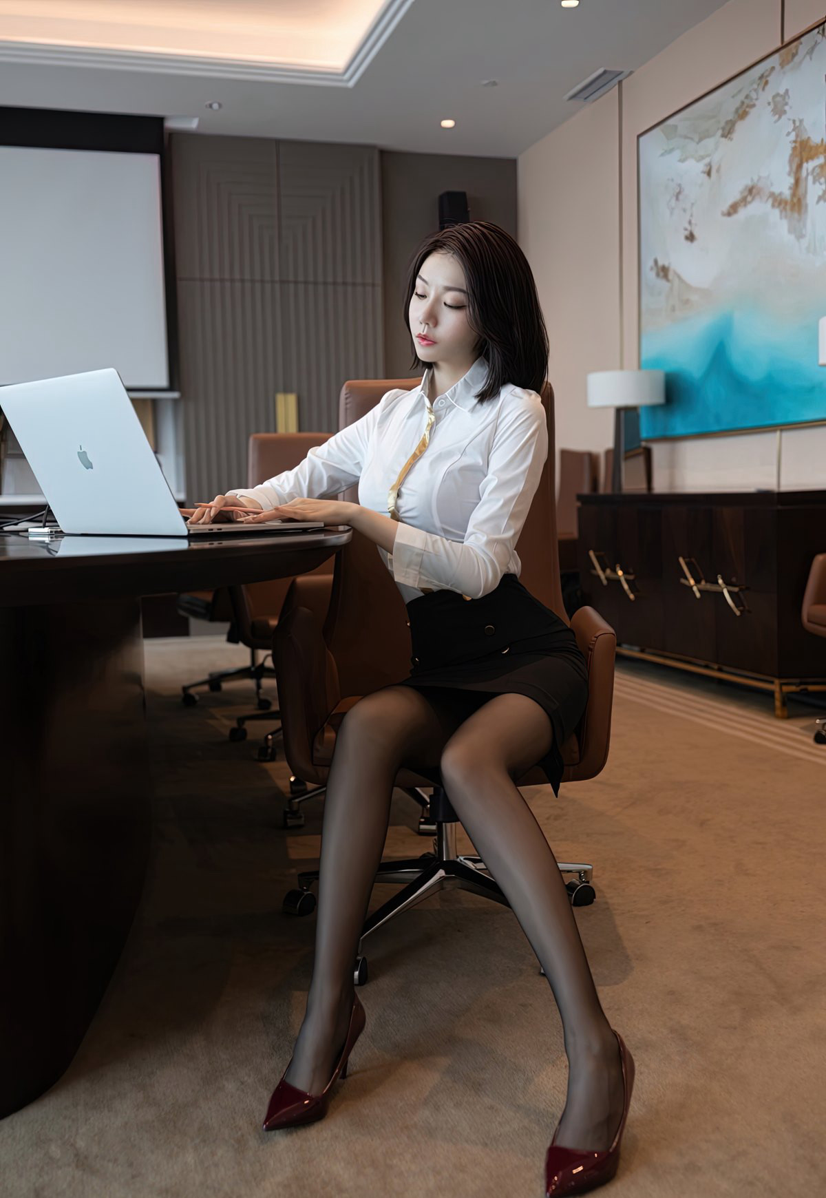 Office flirtatious beautiful secretary An Ran with sexy legs, full plump buttocks, taking off black stockings without underwear.