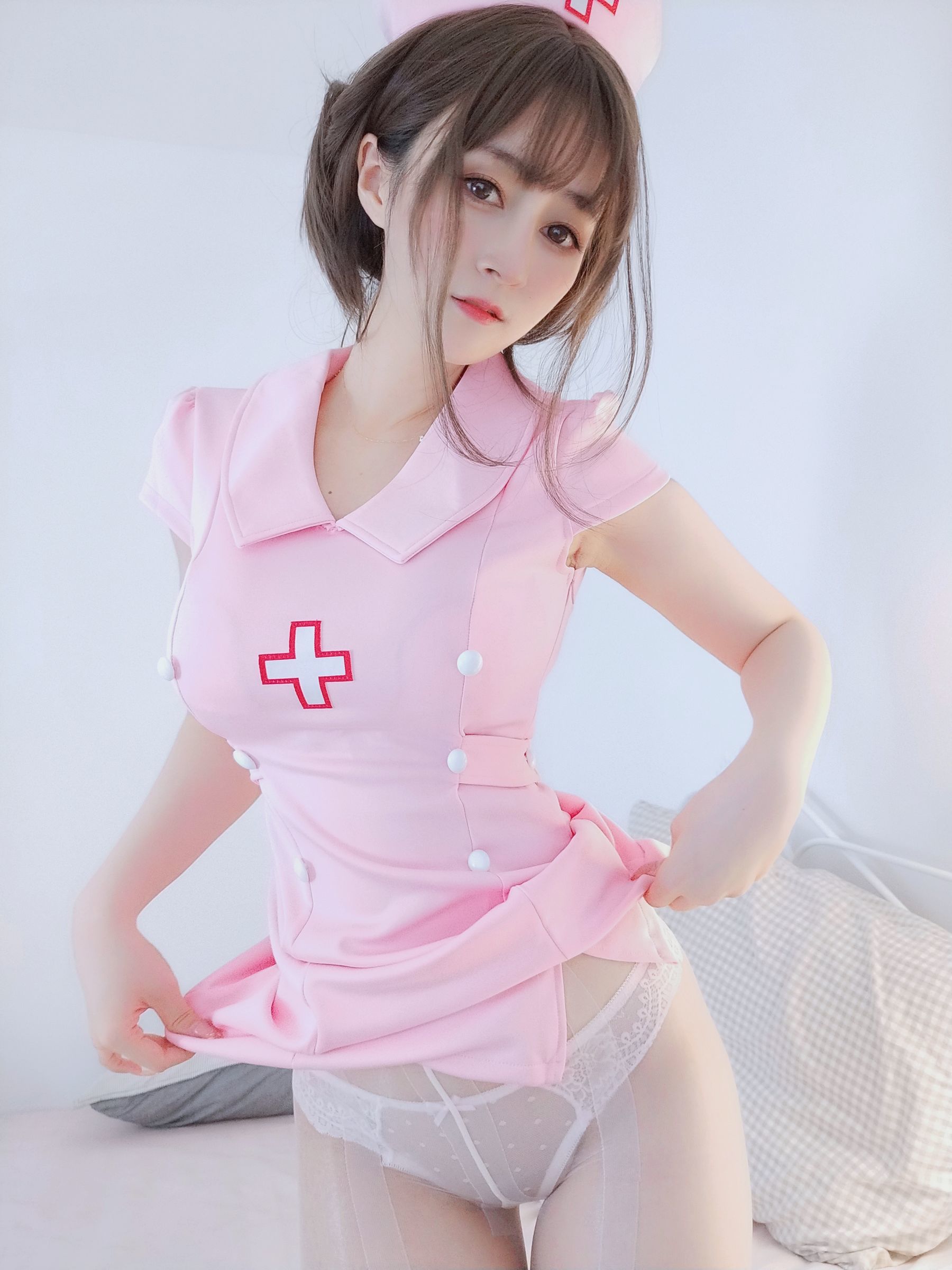 網紅COS] Coser小姐姐白銀 - 夜間的私人護士