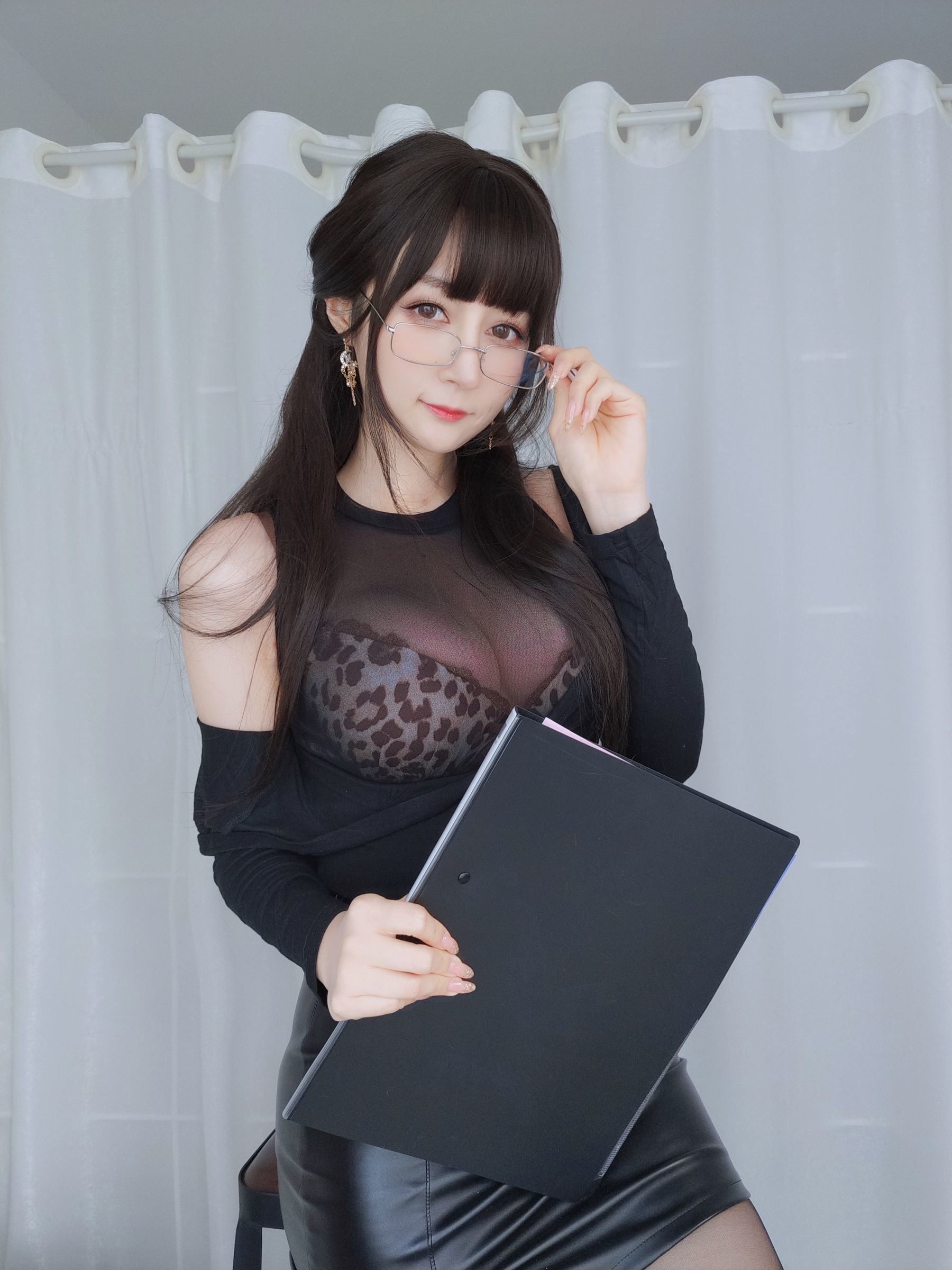 網紅COS] Coser小姐姐白銀 - 黑絲女上司的秘密