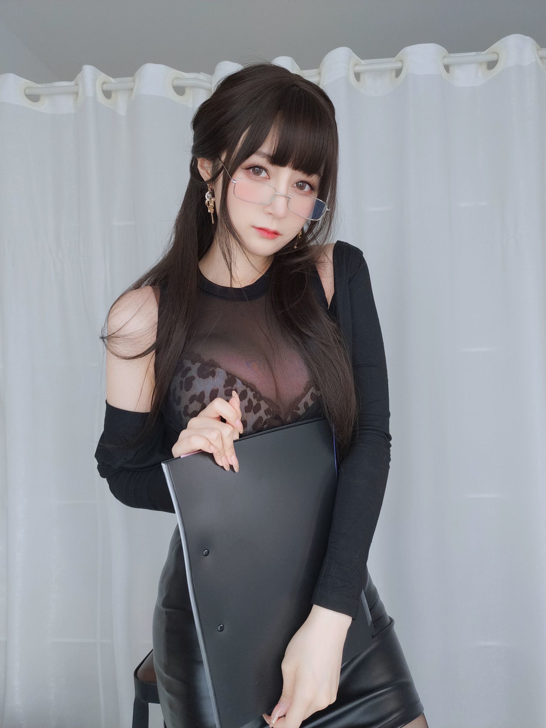 網紅COS] Coser小姐姐白銀 - 黑絲女上司的秘密