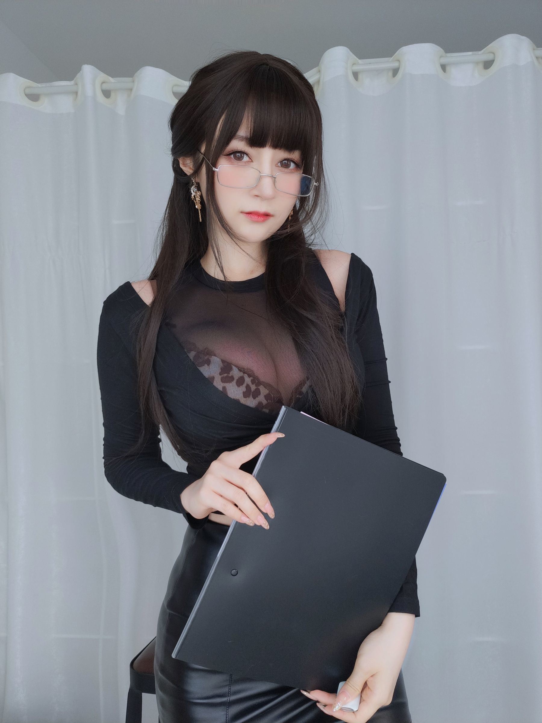 網紅COS] Coser小姐姐白銀 - 黑絲女上司的秘密