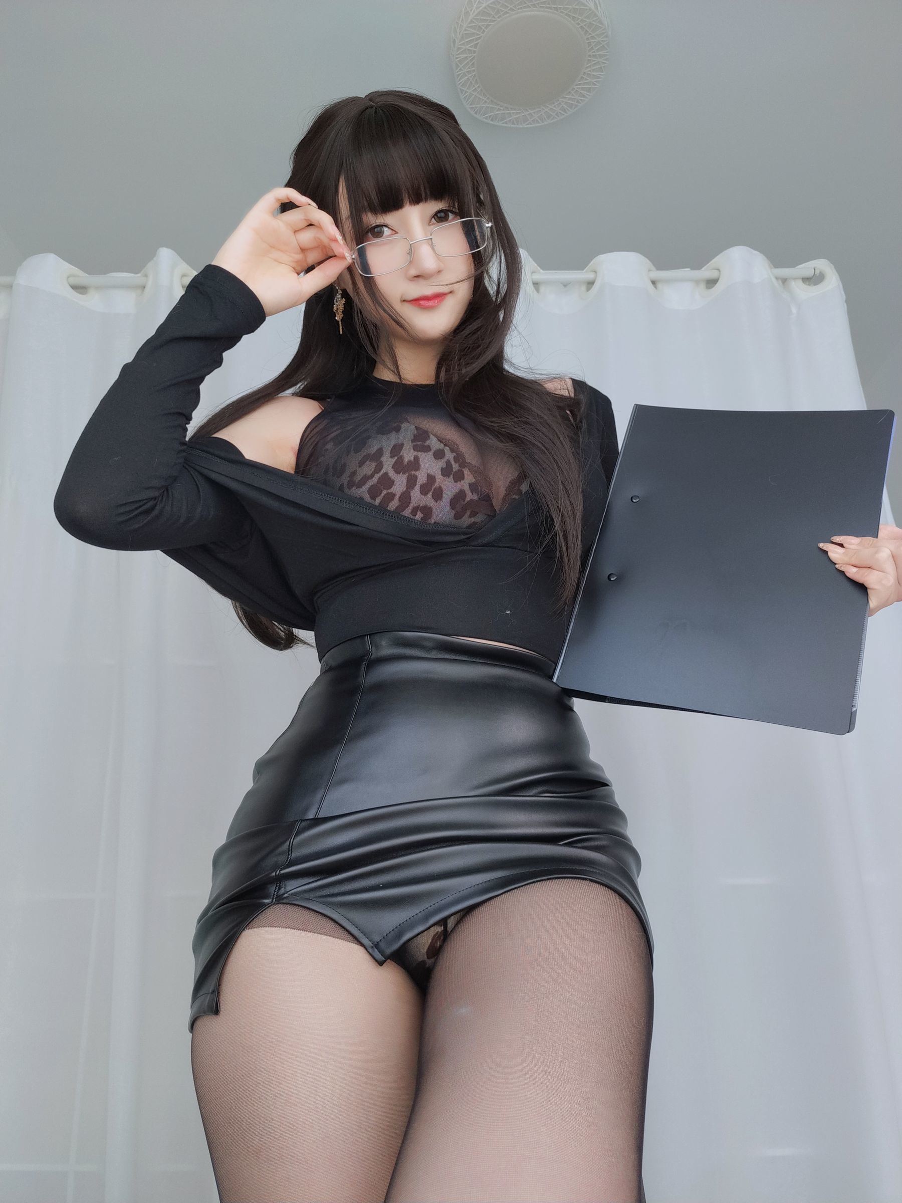 網紅COS] Coser小姐姐白銀 - 黑絲女上司的秘密