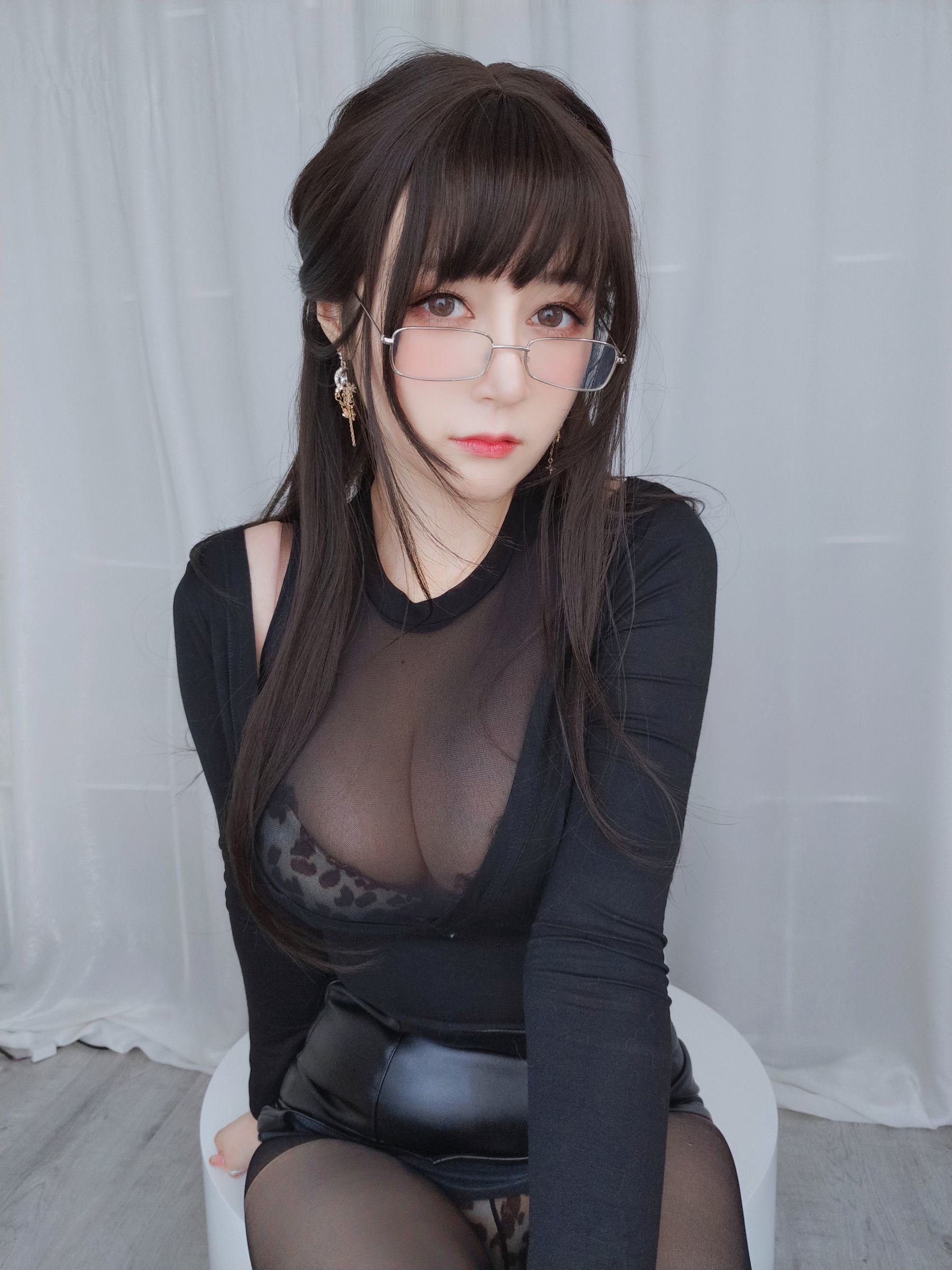 Cosplay Ngôi Sao Mạng] Coser Cô Gái Bạc - Bí mật của Nữ Sếp Kuroito Onna
