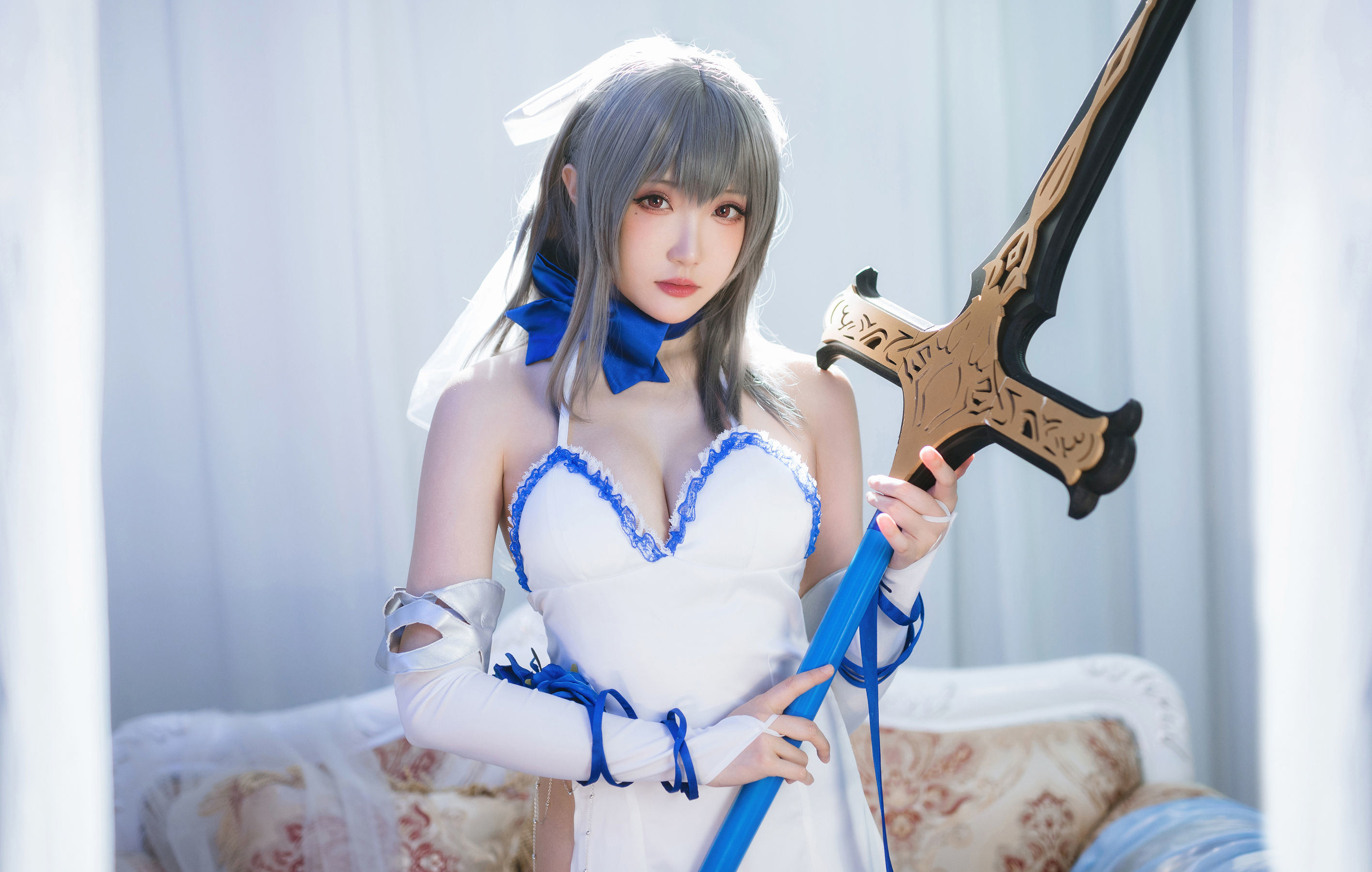 ネット紅COS] コスプレイヤー瓜希酱の福利 - ルイ九世礼服