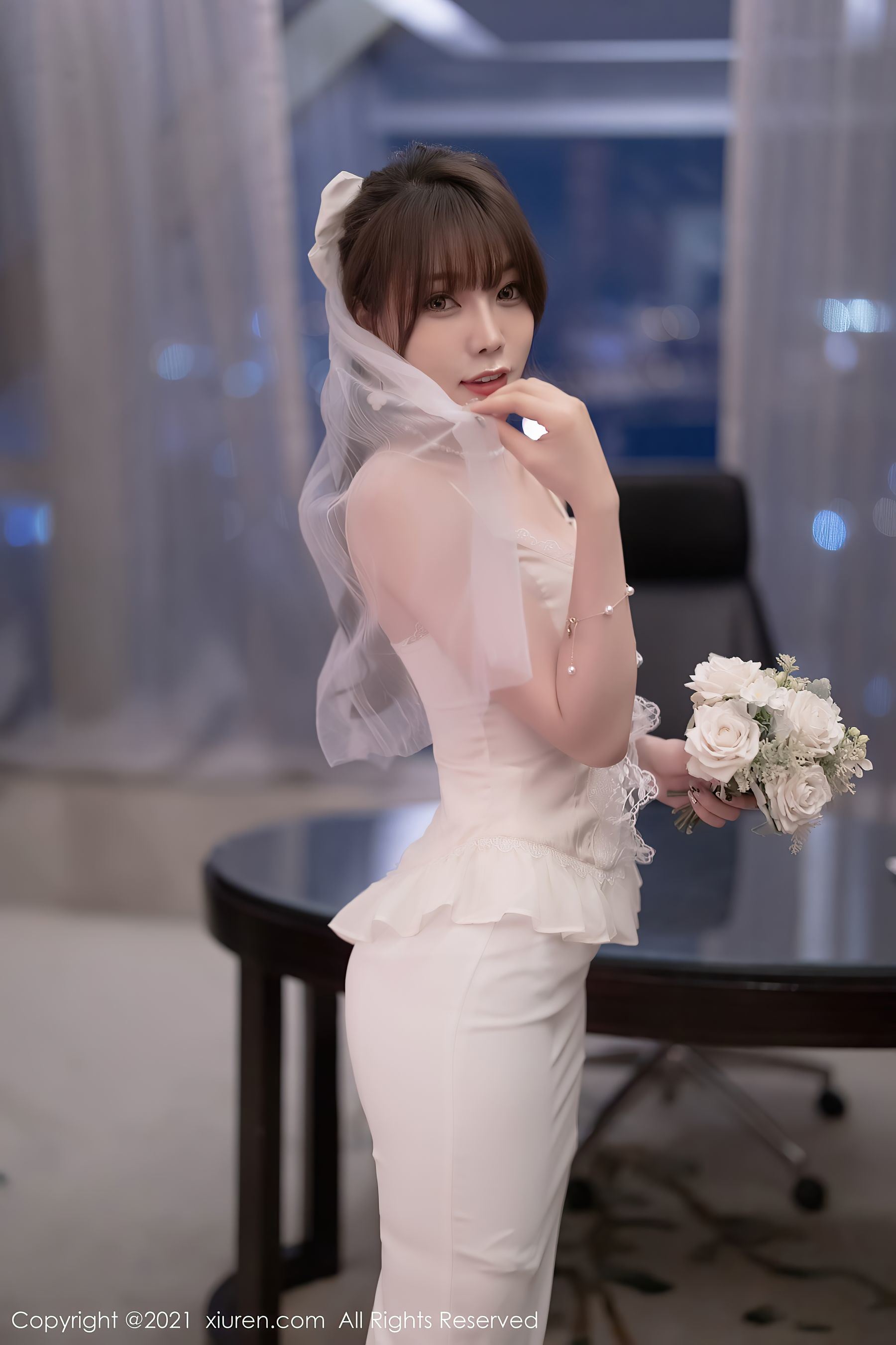 XiuRen] No.4269 Zhi Zhi Booty