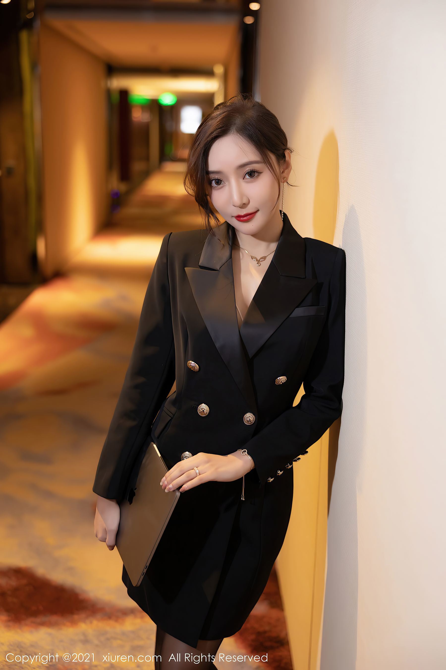XiuRen No.4293 Wang Xinyao Yanni Black Stockings Set