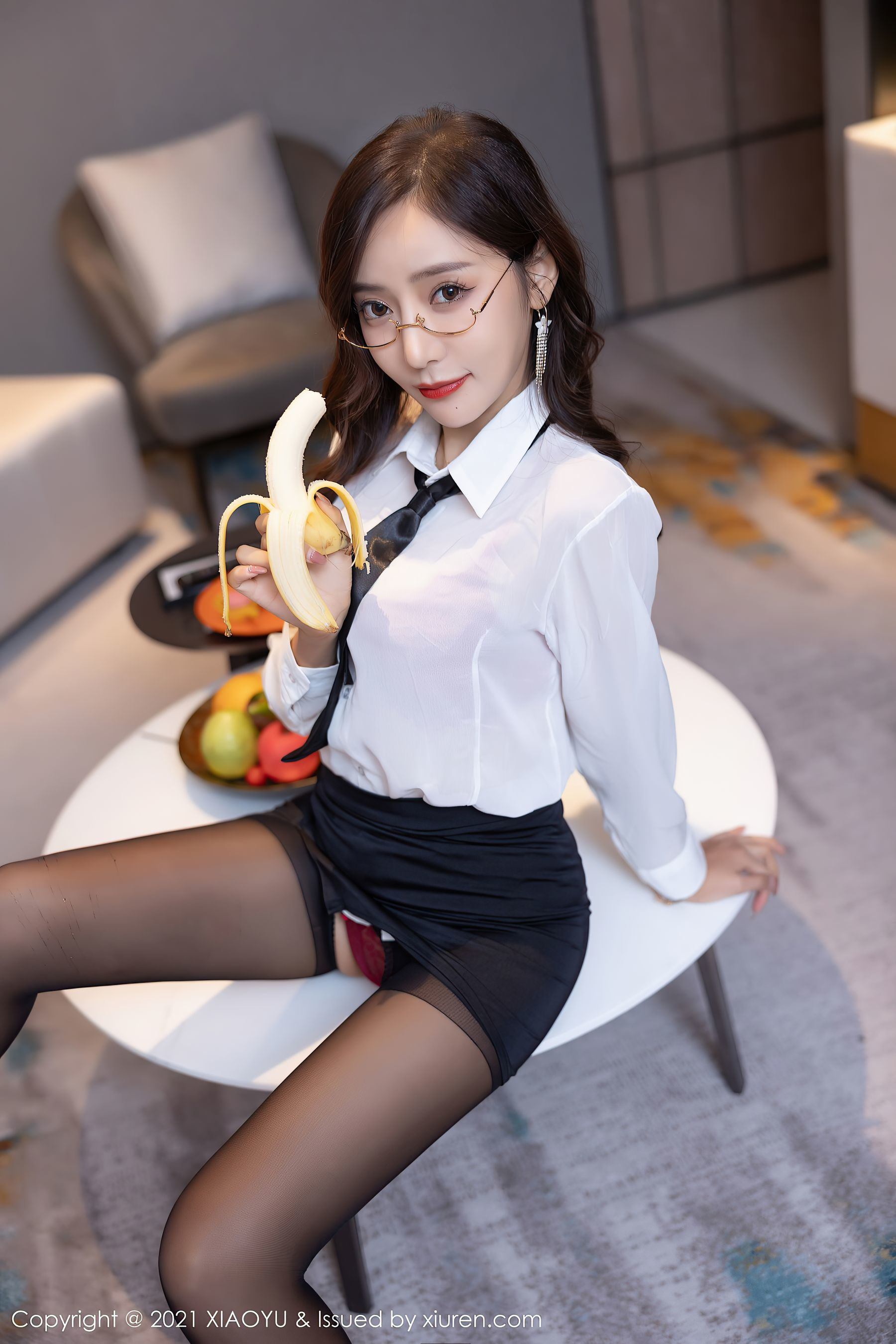 XIAOYU Vol.665 Wang Xinyao Yanni Ảnh Kính Và Tất Đen