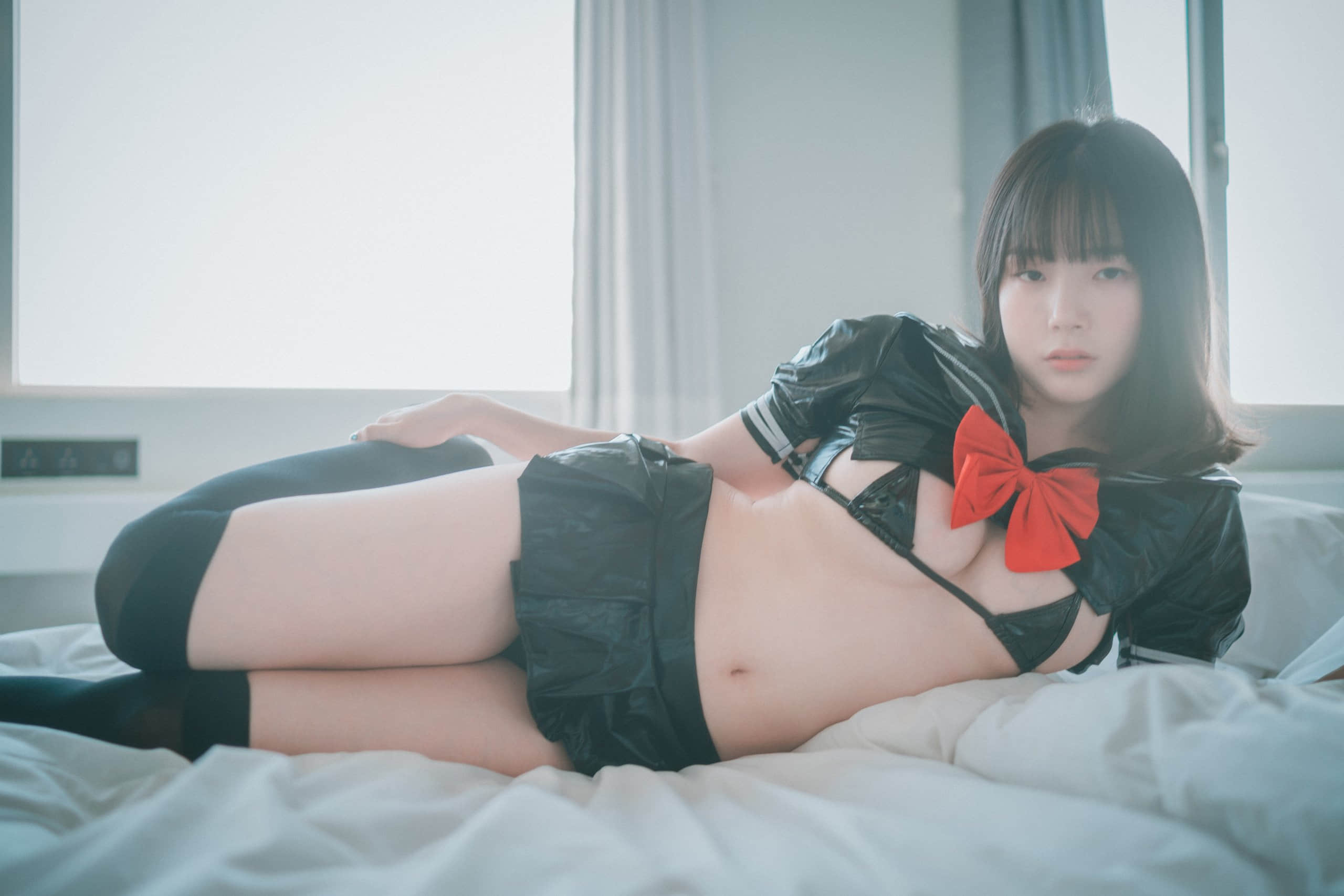 ディジャワ] レザー ブラック スクールガール - ピア