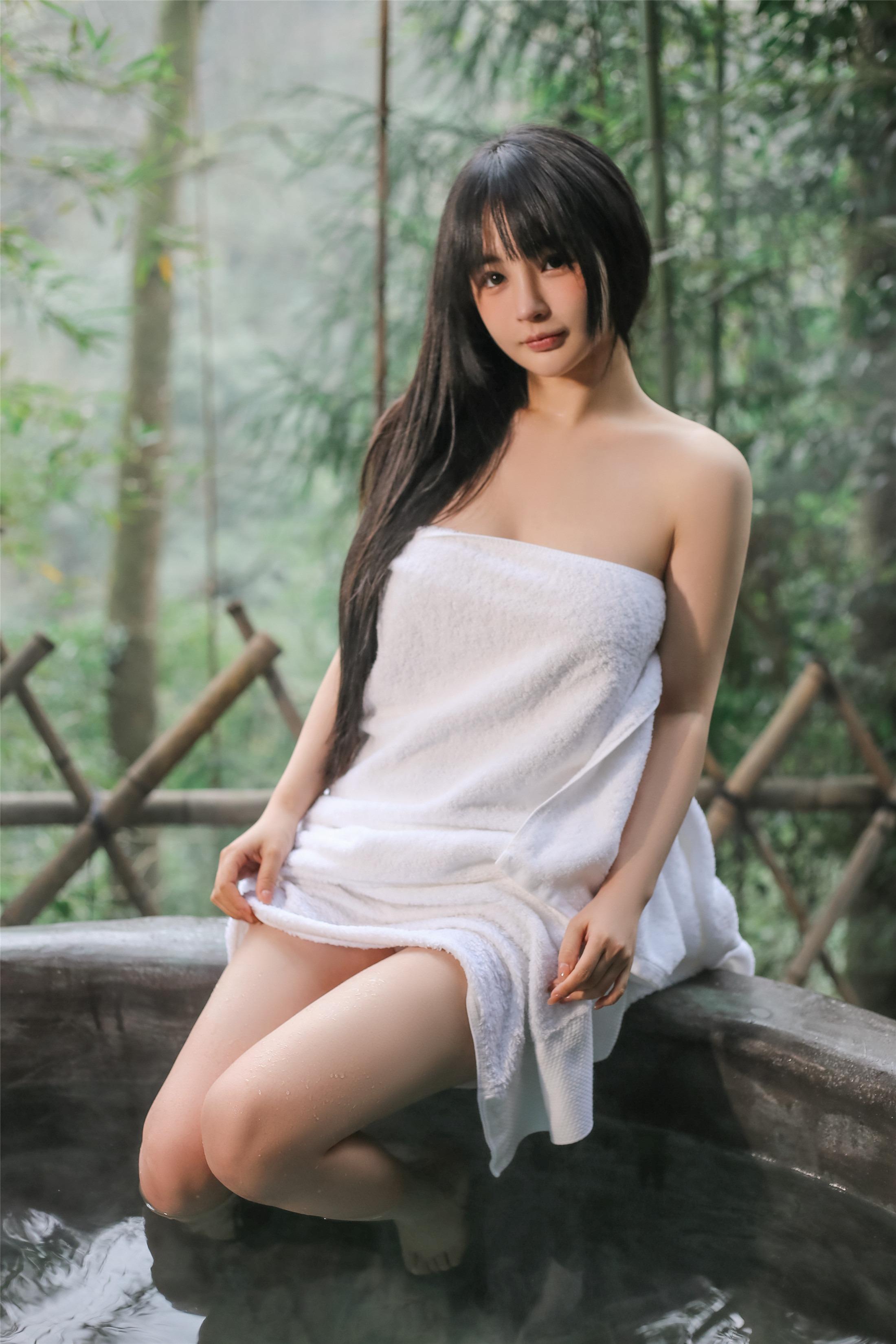 Sakurai Ningning - Hot Spring 60P