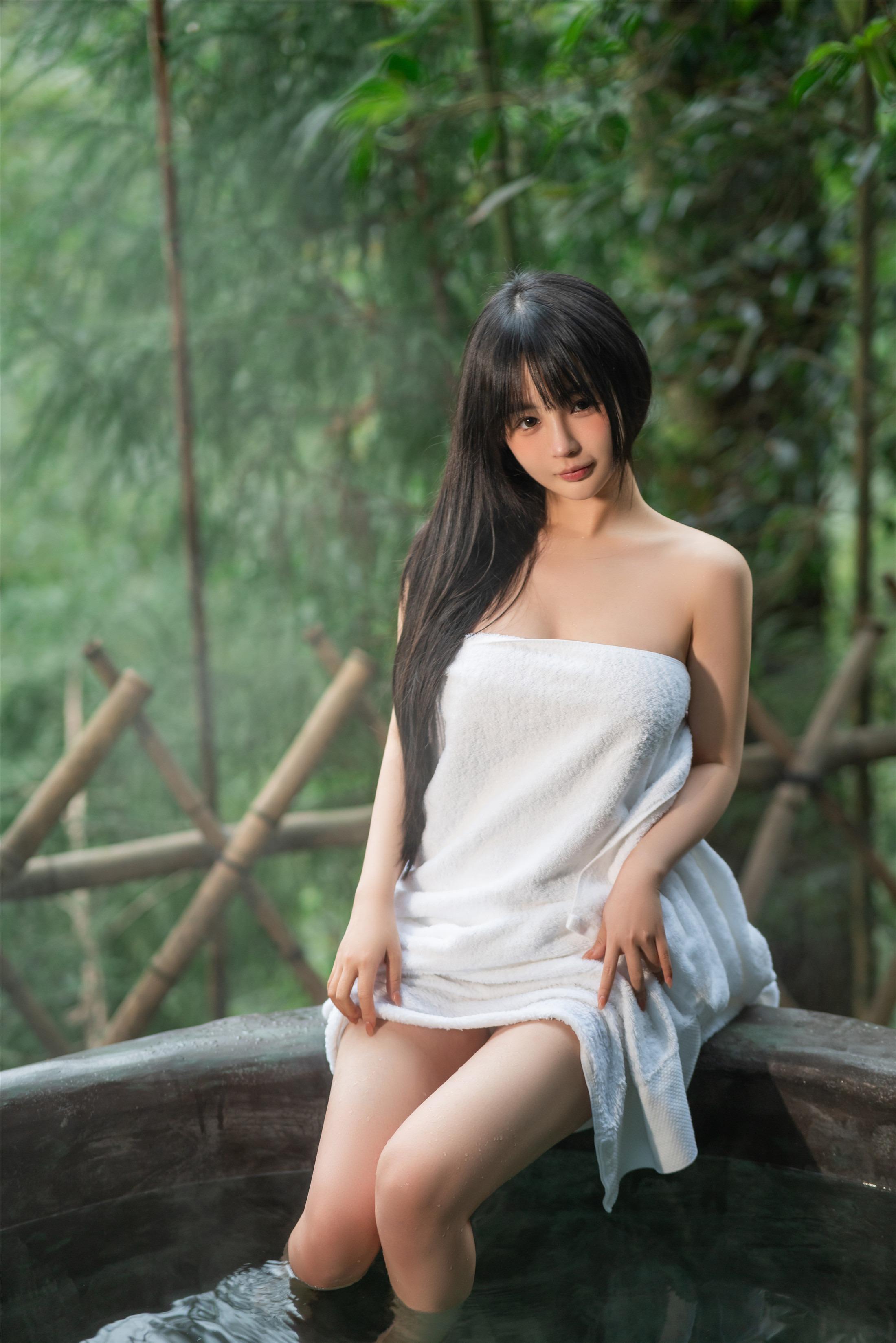 Sakurai Ningning - Hot Spring 60P