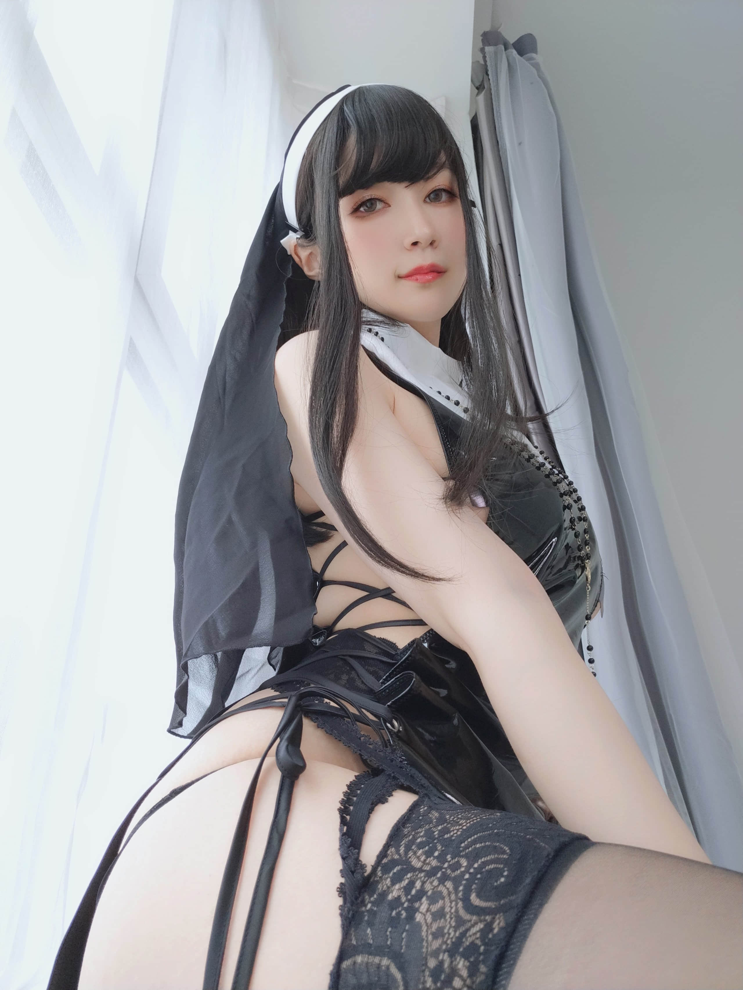 Bạch Ngân 81 - Tự sướng Vol.32: Nữ tu mặc đồ da