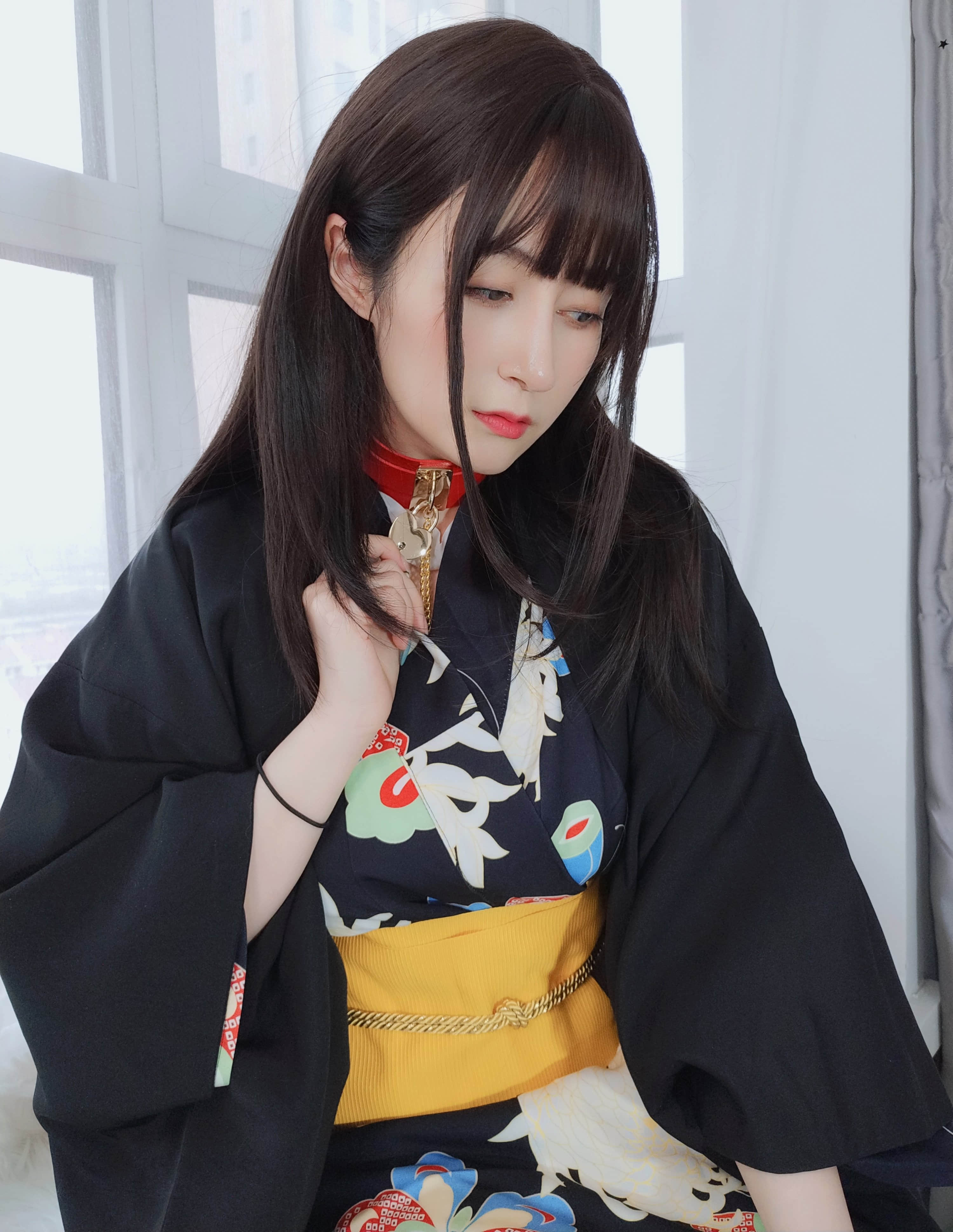 Bạch Ngân 81 - Bí mật Dưới Áo Kimono + 2V