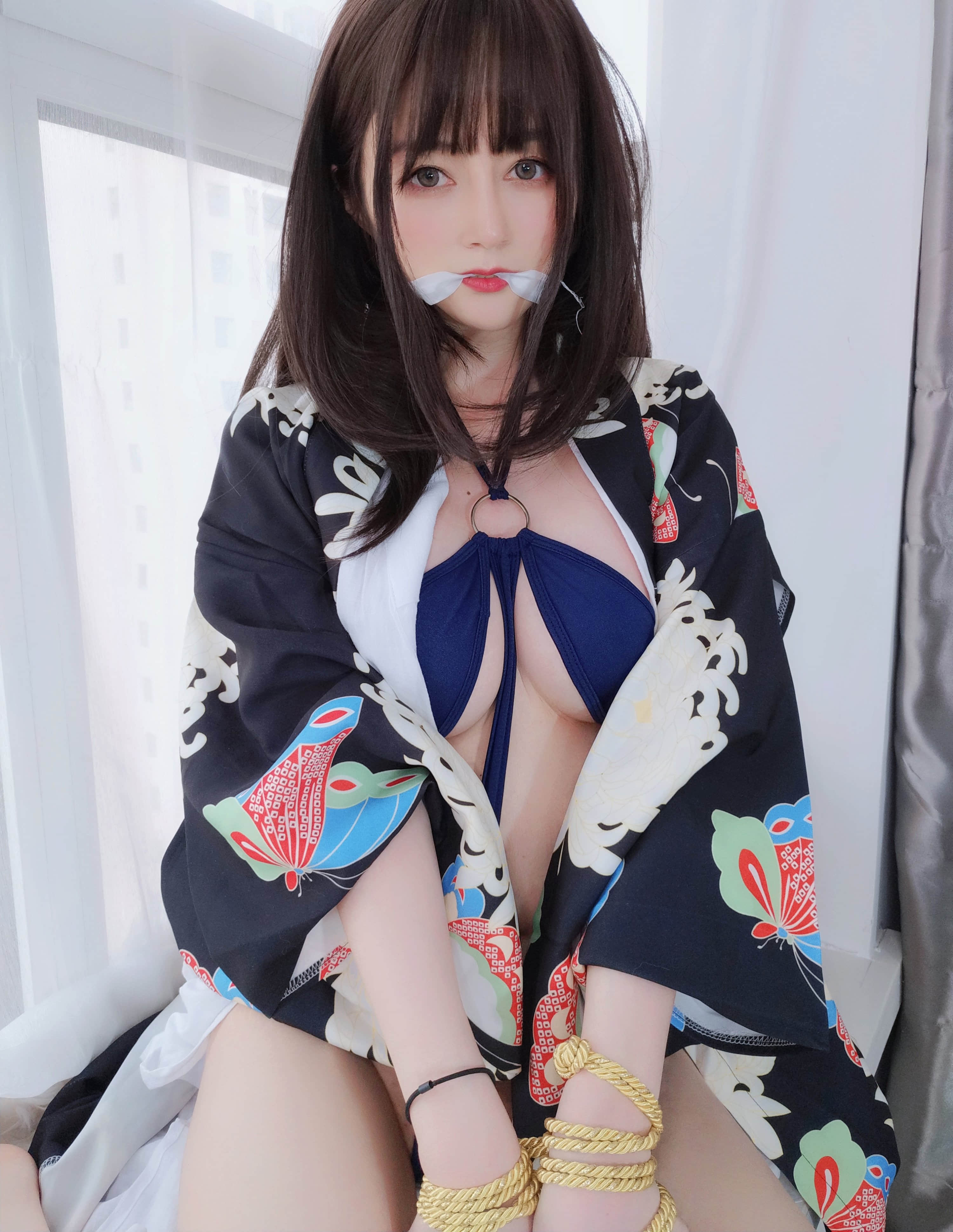 Bạch Ngân 81 - Bí mật Dưới Áo Kimono + 2V