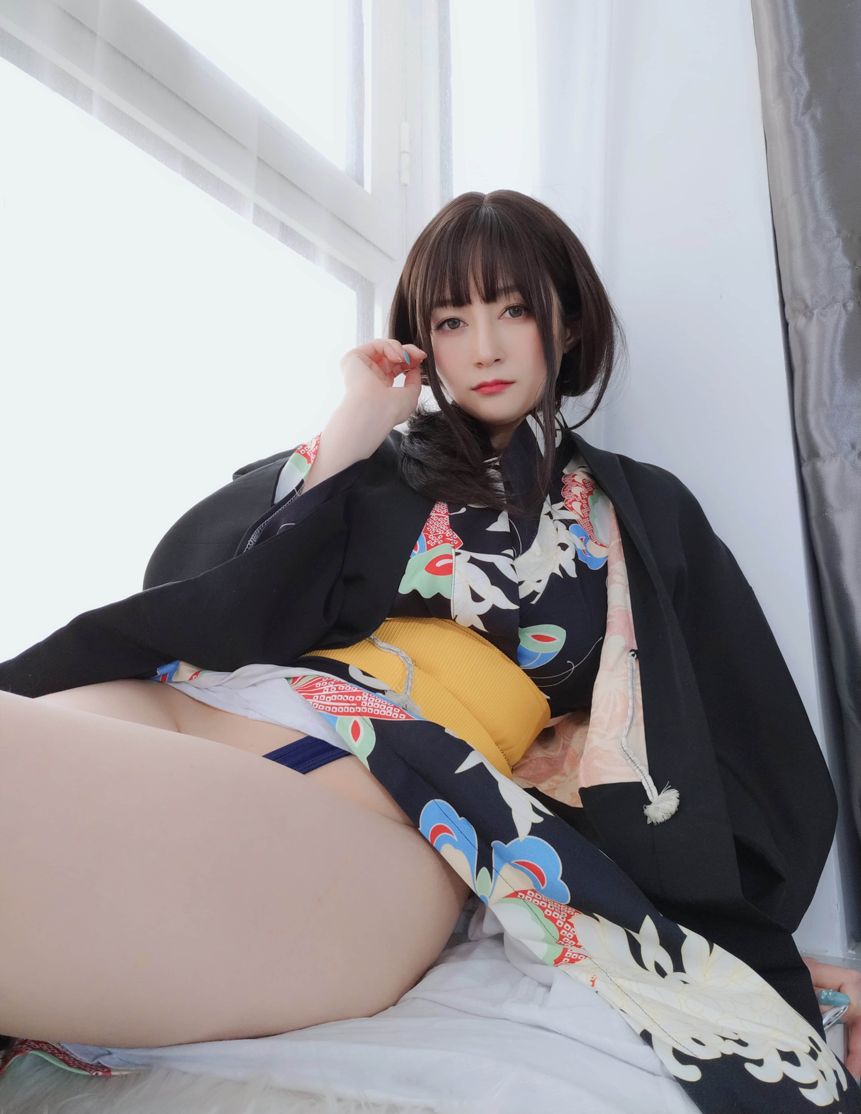 Bạch Ngân 81 - Bí mật Dưới Áo Kimono + 2V