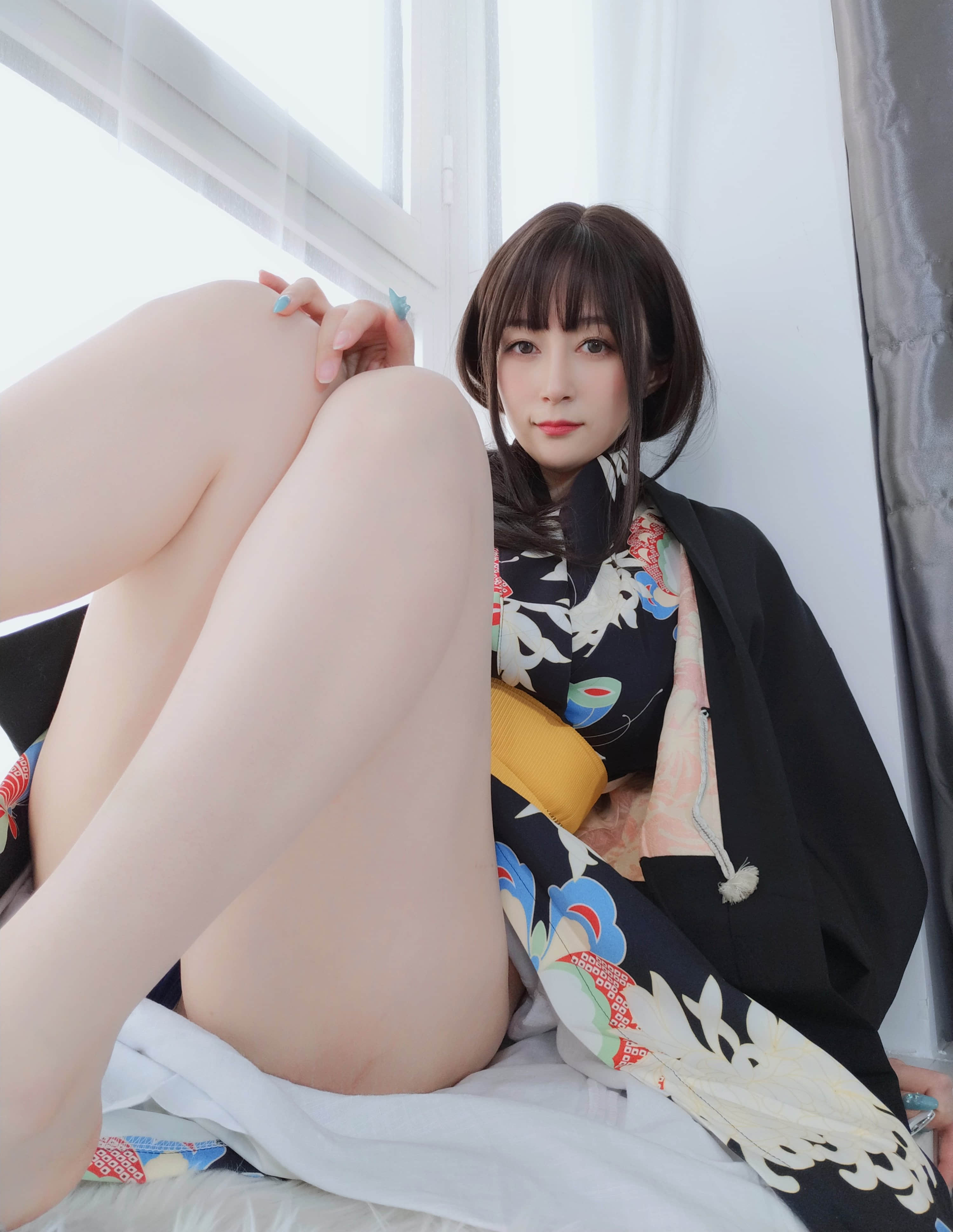 Bạch Ngân 81 - Bí mật Dưới Áo Kimono + 2V