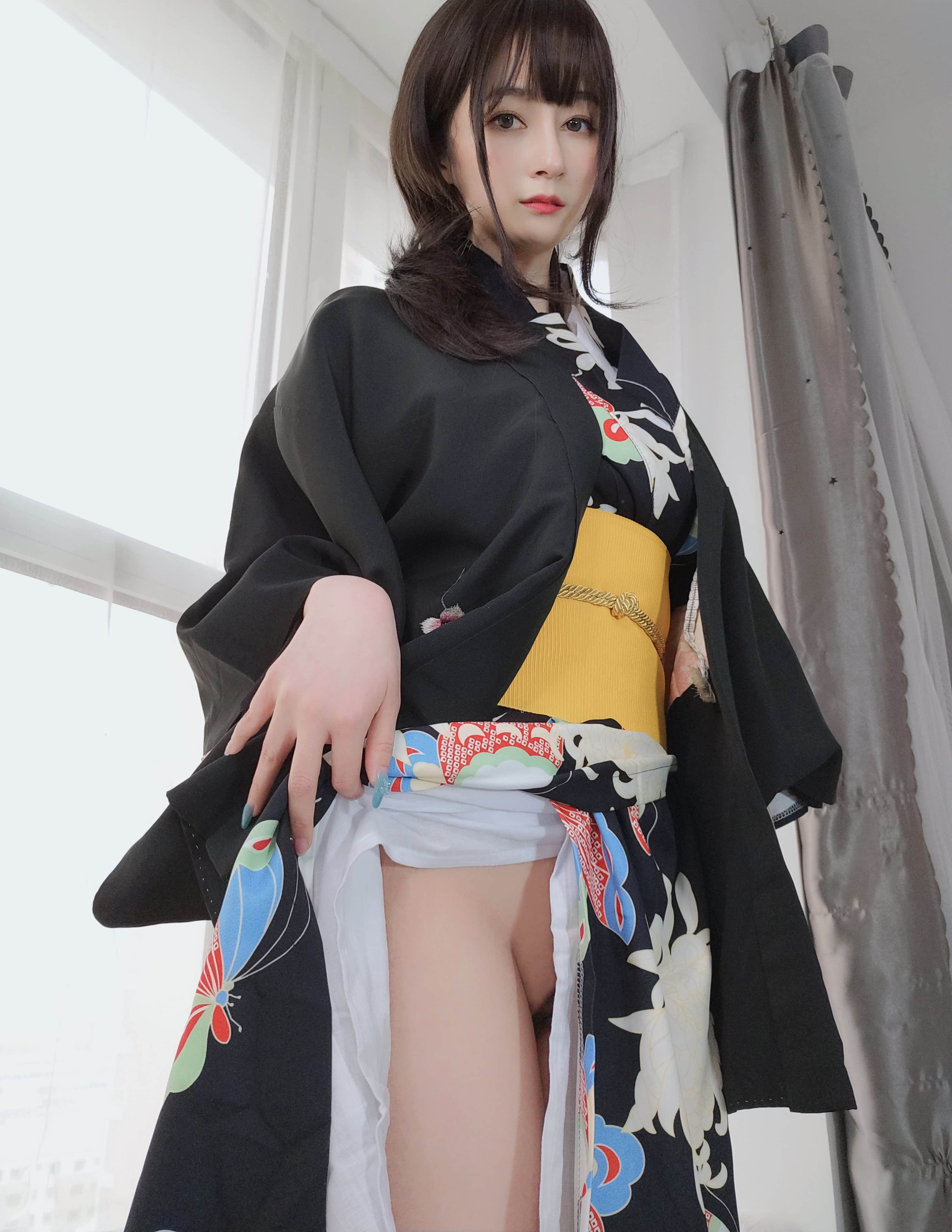 Bạch Ngân 81 - Bí mật Dưới Áo Kimono + 2V