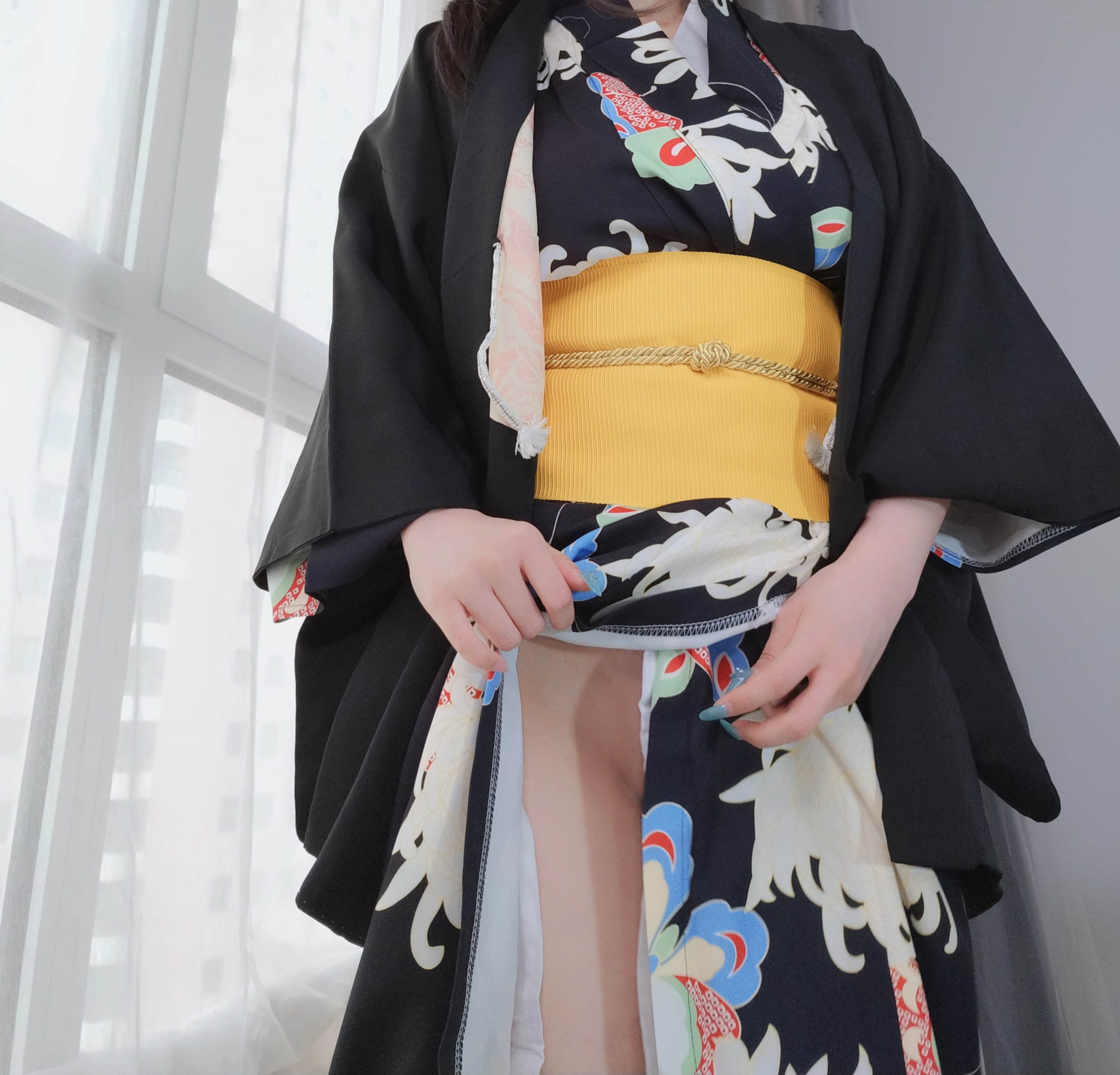 Bạch Ngân 81 - Bí mật Dưới Áo Kimono + 2V
