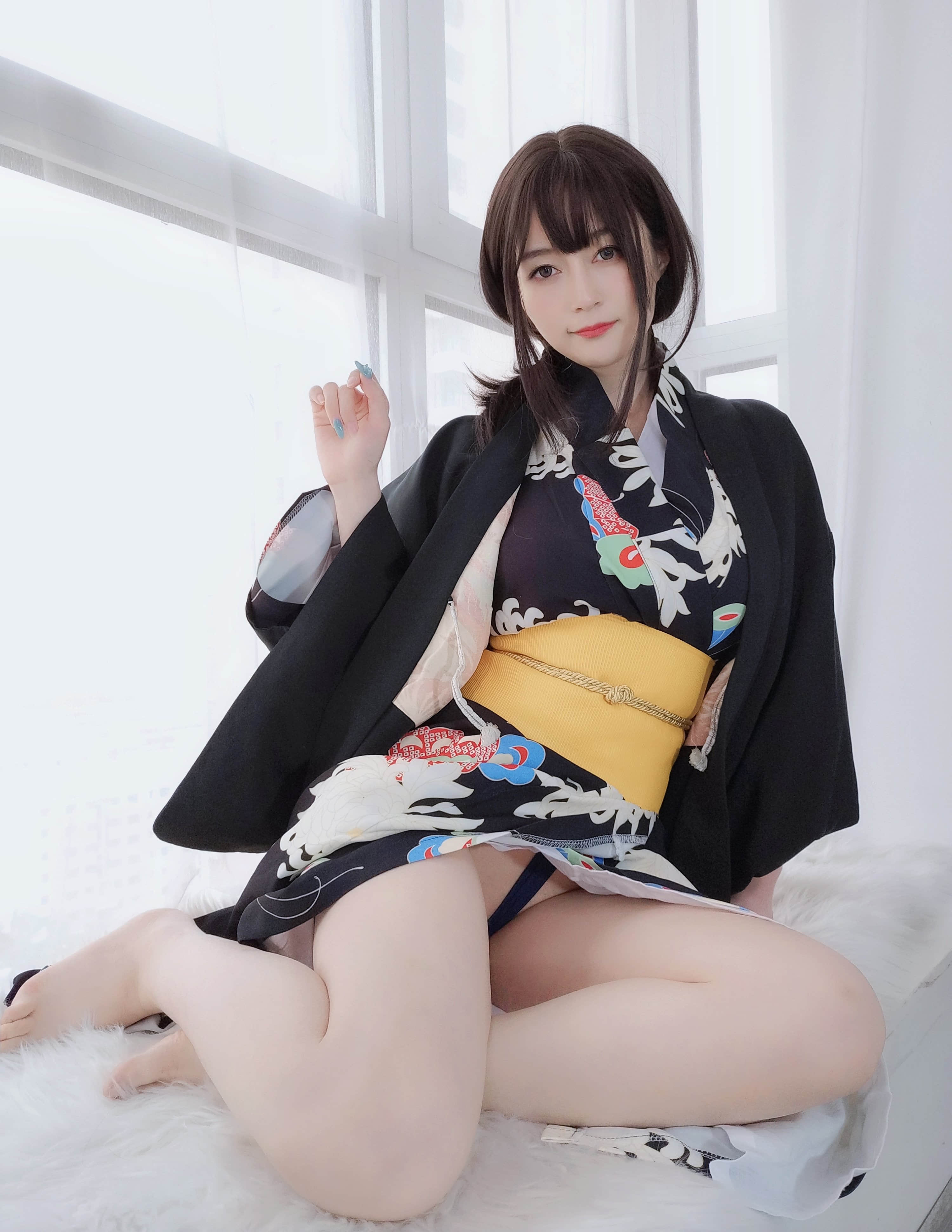 Bạch Ngân 81 - Bí mật Dưới Áo Kimono + 2V