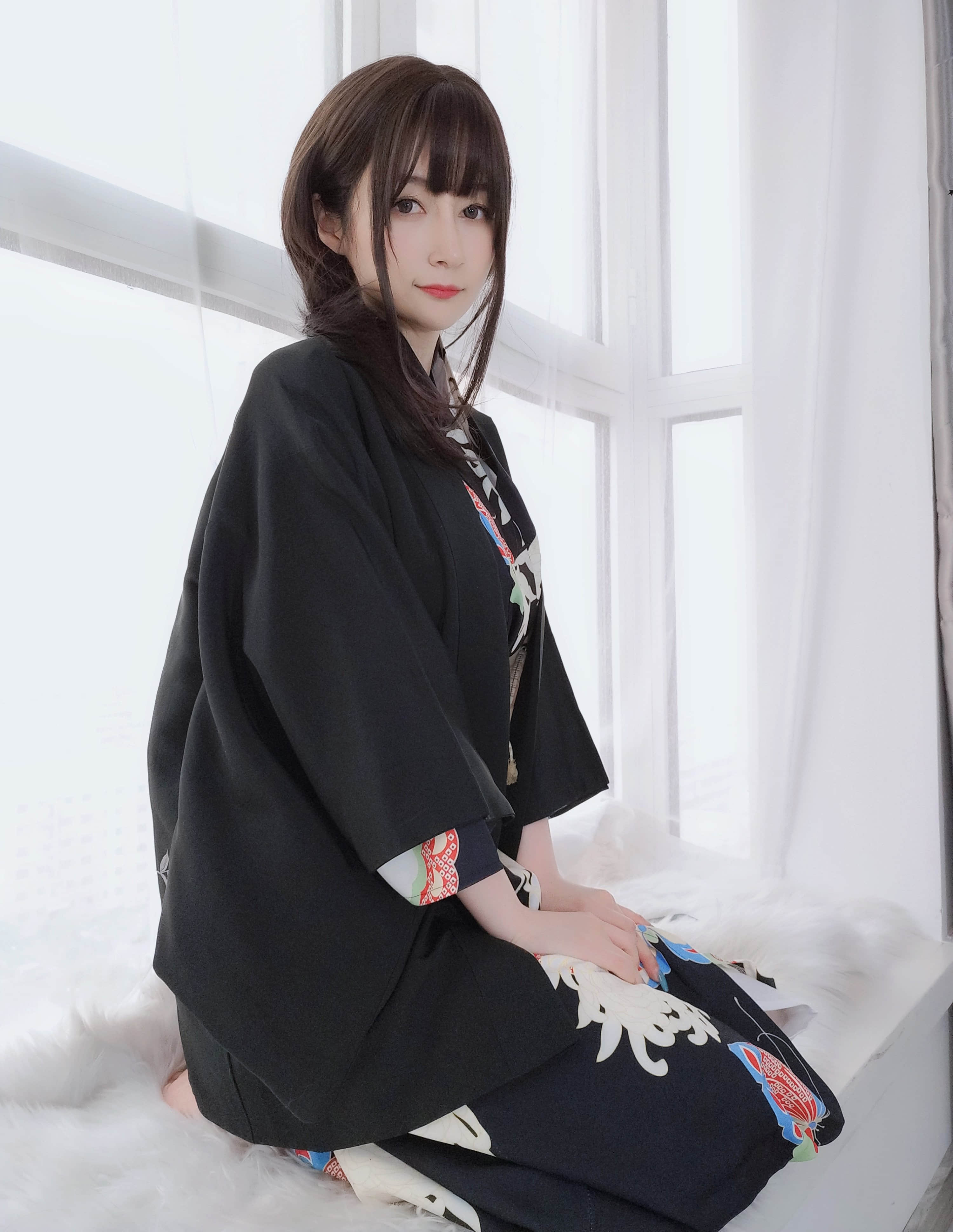 Bạch Ngân 81 - Bí mật Dưới Áo Kimono + 2V
