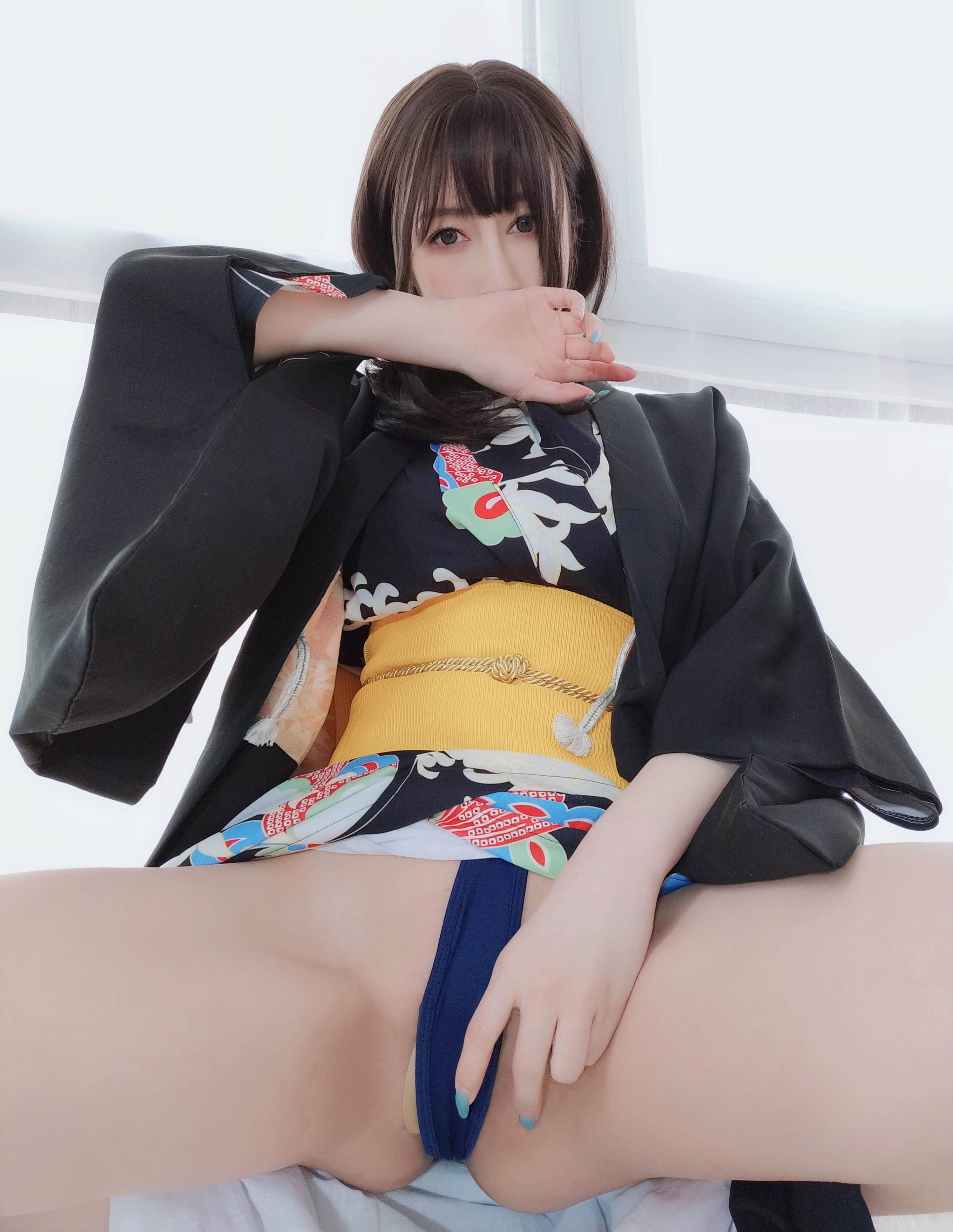 Bạch Ngân 81 - Bí mật Dưới Áo Kimono + 2V
