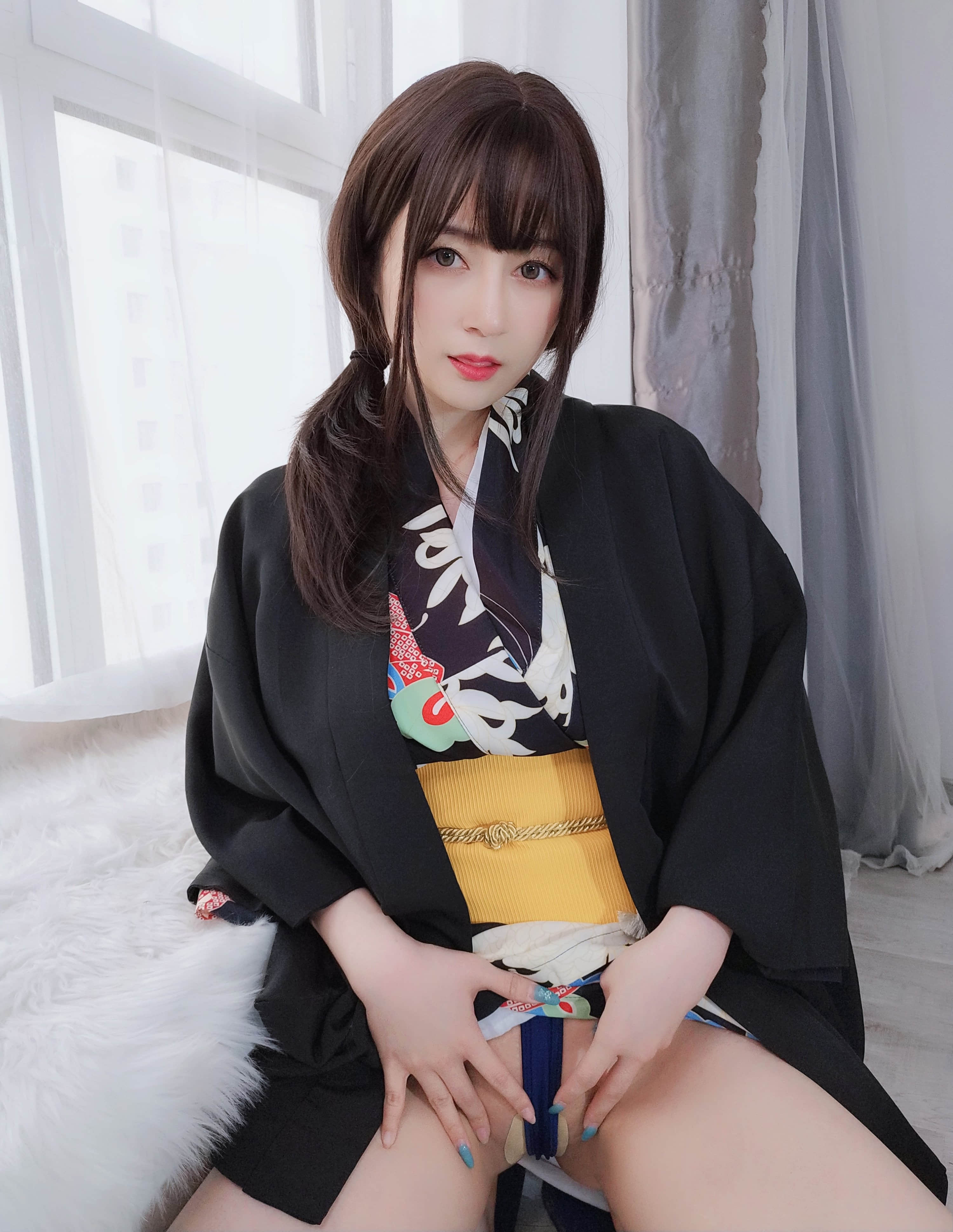 Bạch Ngân 81 - Bí mật Dưới Áo Kimono + 2V