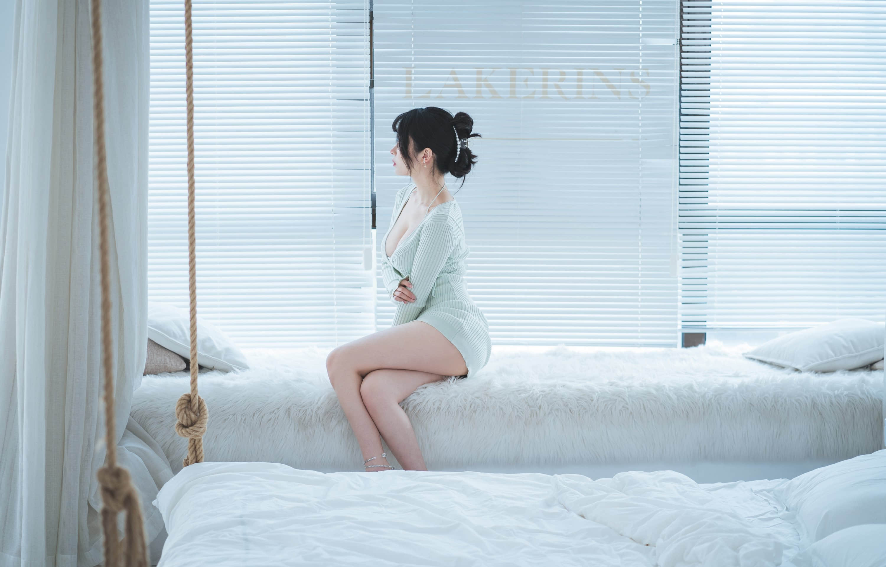 Rioko Liangliangzi '유부녀 스웨터' 사진 세트