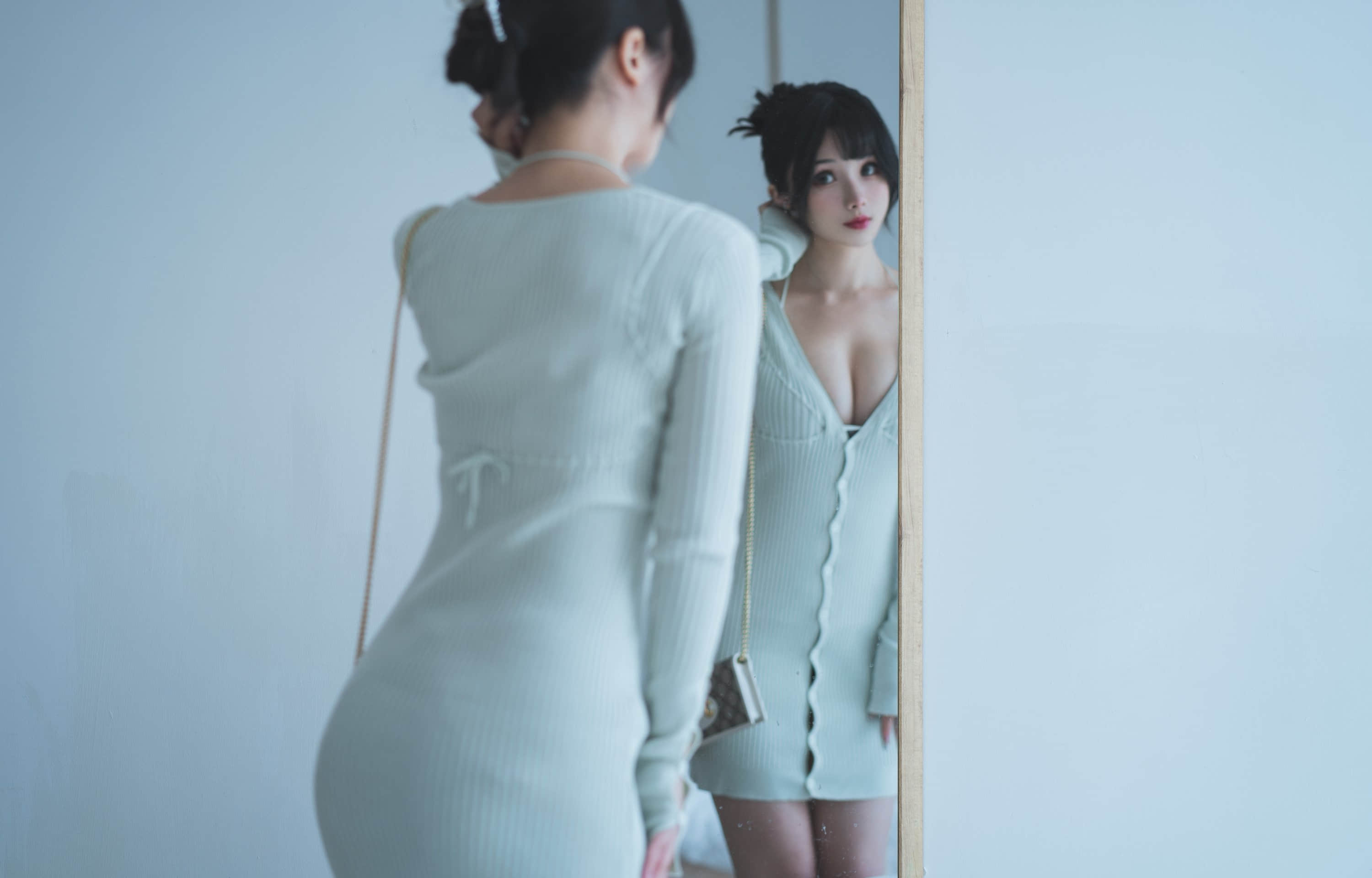 Rioko Liangliangzi '유부녀 스웨터' 사진 세트