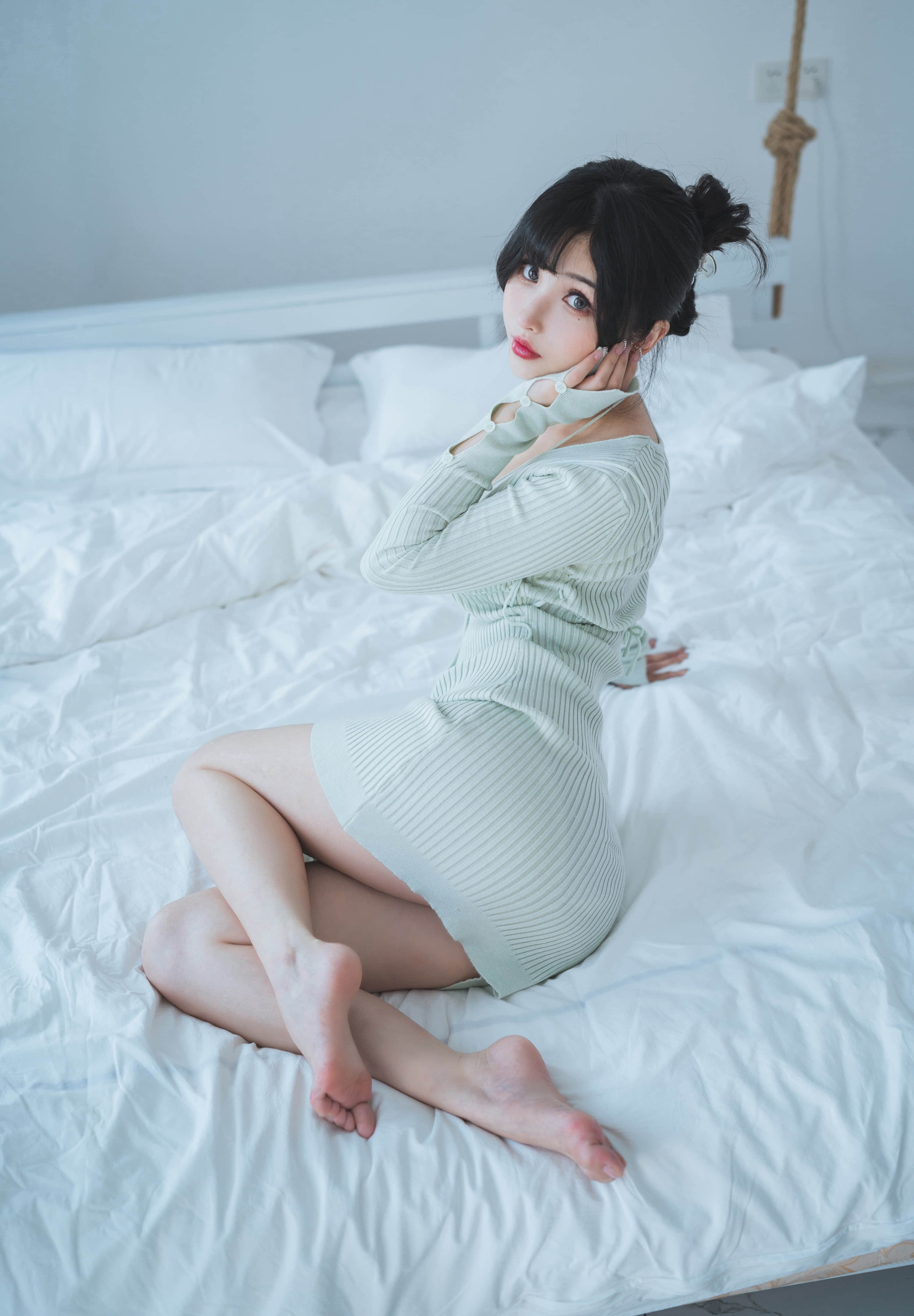 Rioko Liangliangzi '유부녀 스웨터' 사진 세트