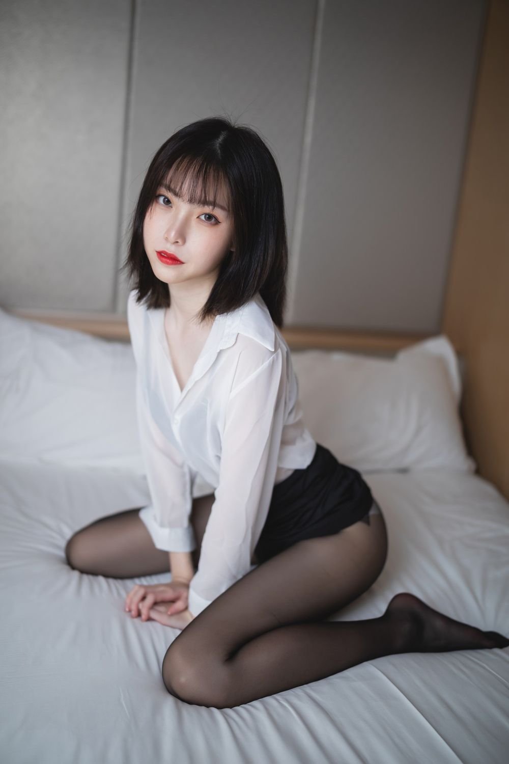 Hứa Lam áo sơ mi trắng