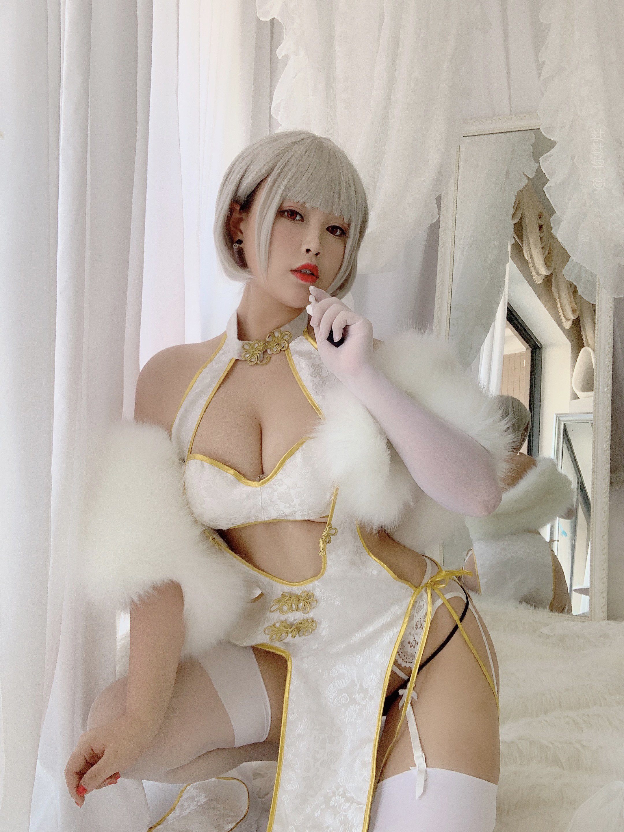 白烨- - 白旗袍
