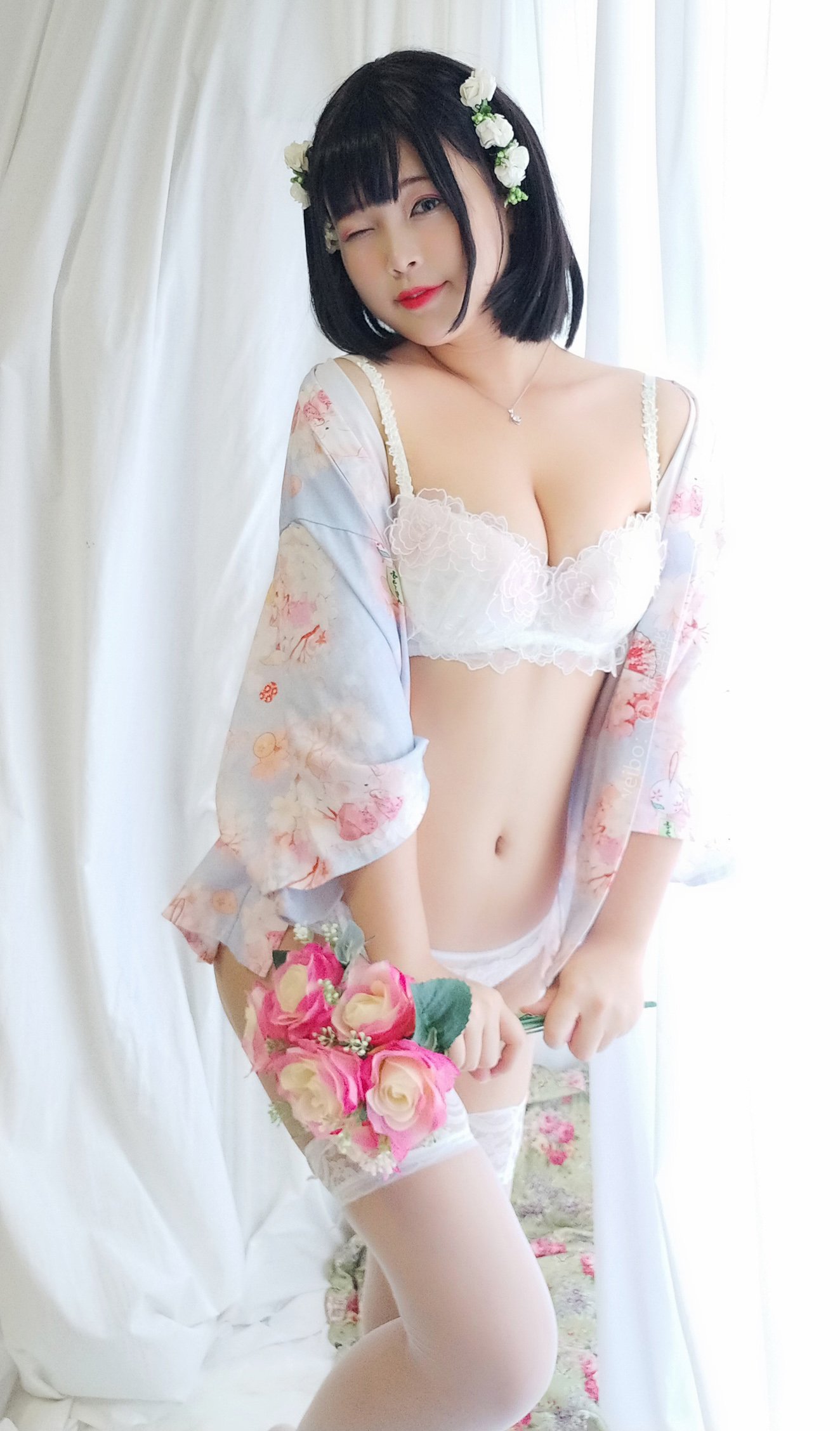 白燿- - 花與酒與少女
