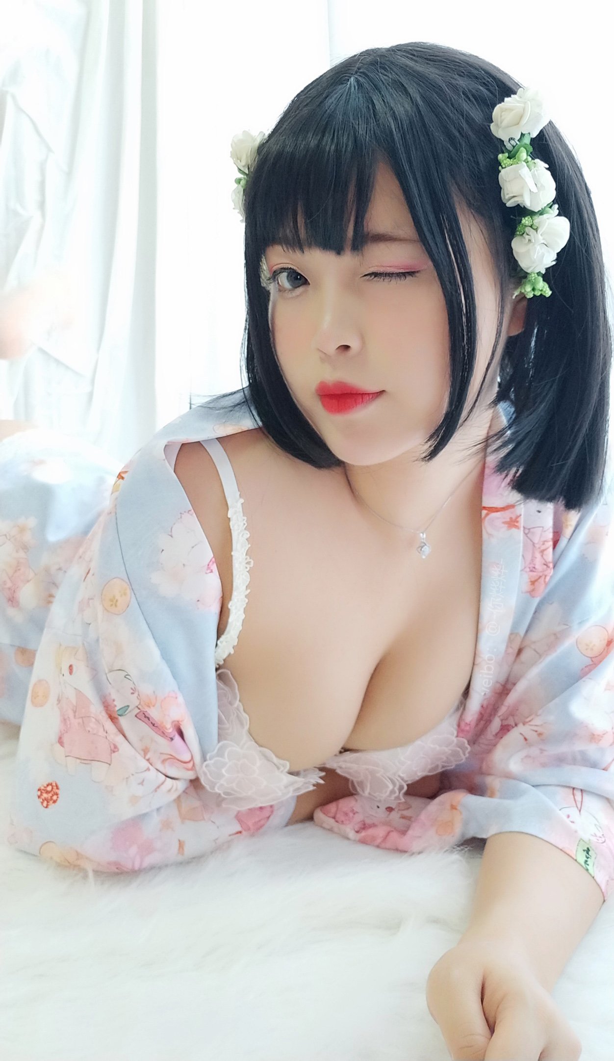 白燿- - 花與酒與少女