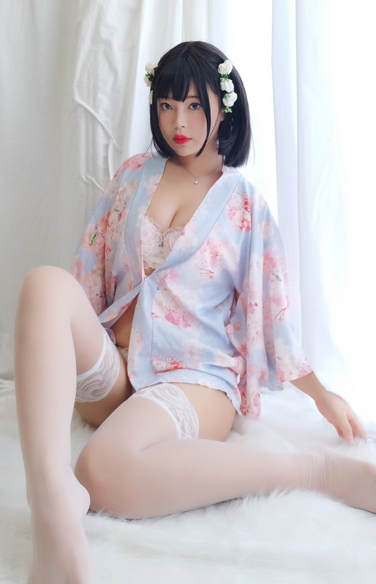 白燿- - 花與酒與少女