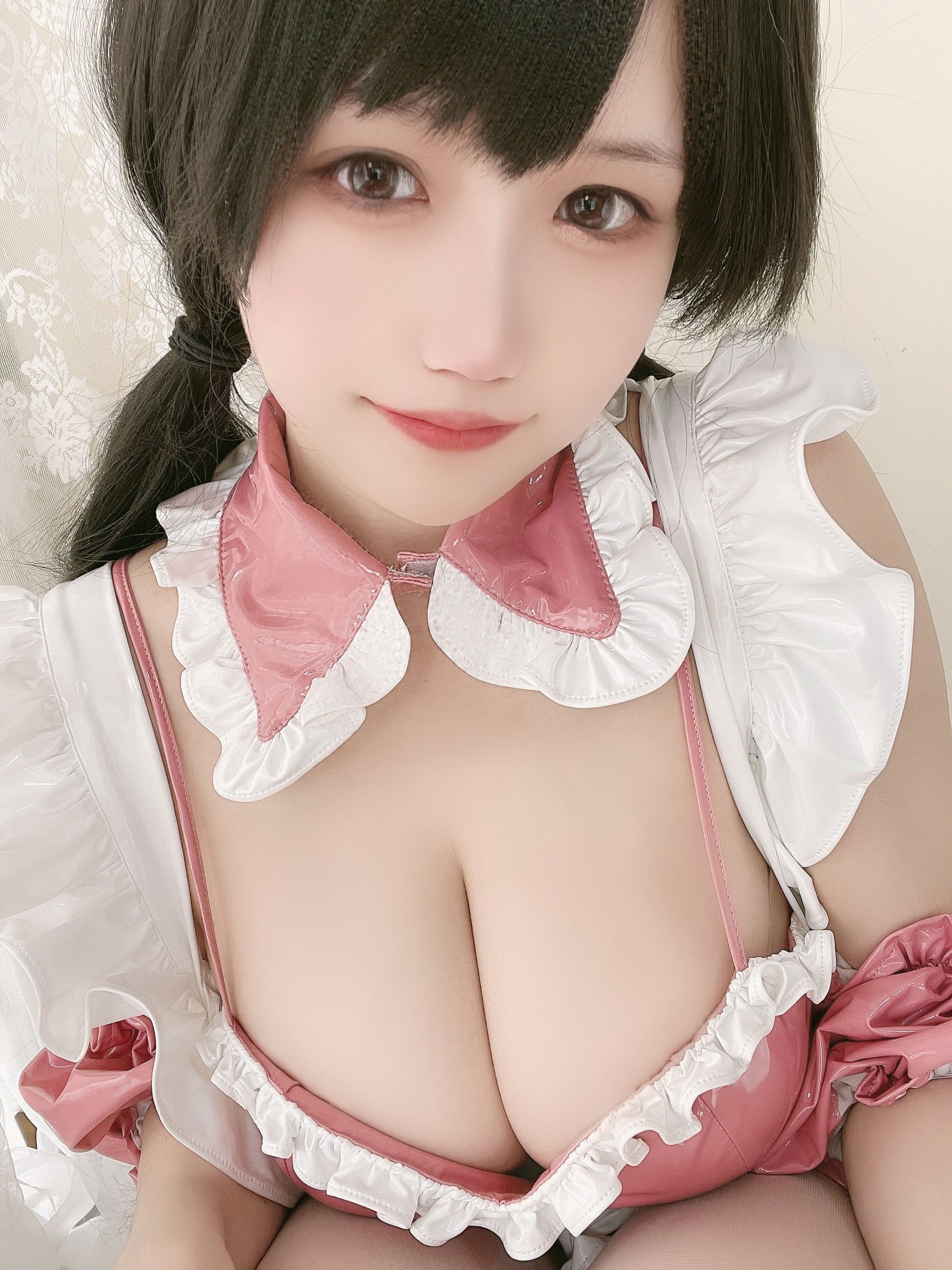 小倉千代w] ピンクの漆皮メイド