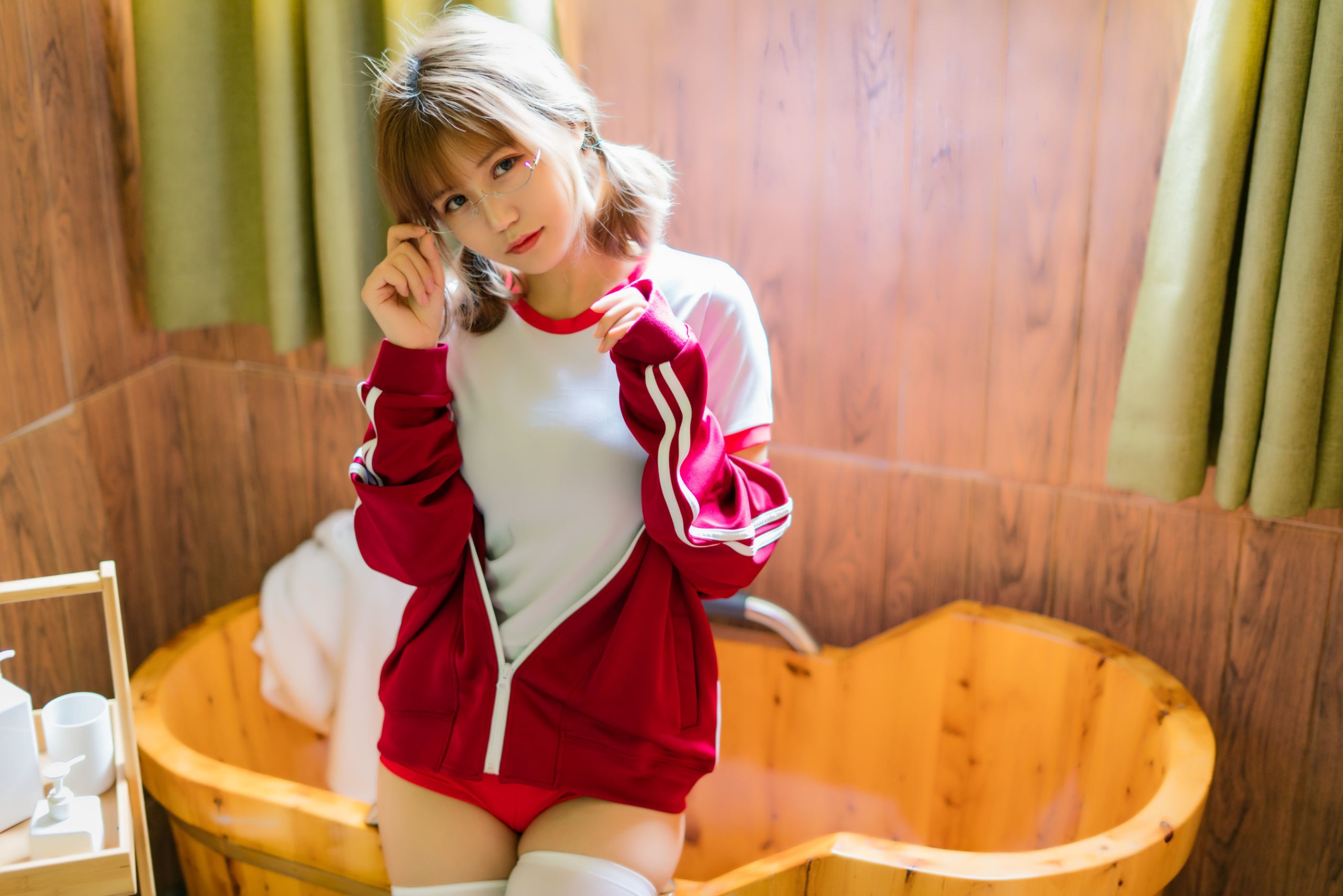 小倉千代w] 紅色體操服