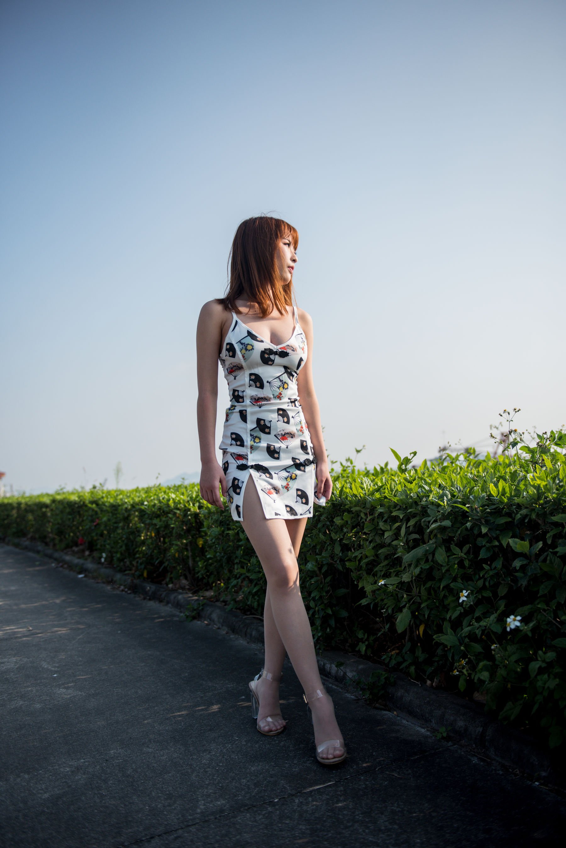 Shimizu Yuno Yu Feng Street Shoot Tight Skirt and Stockings
