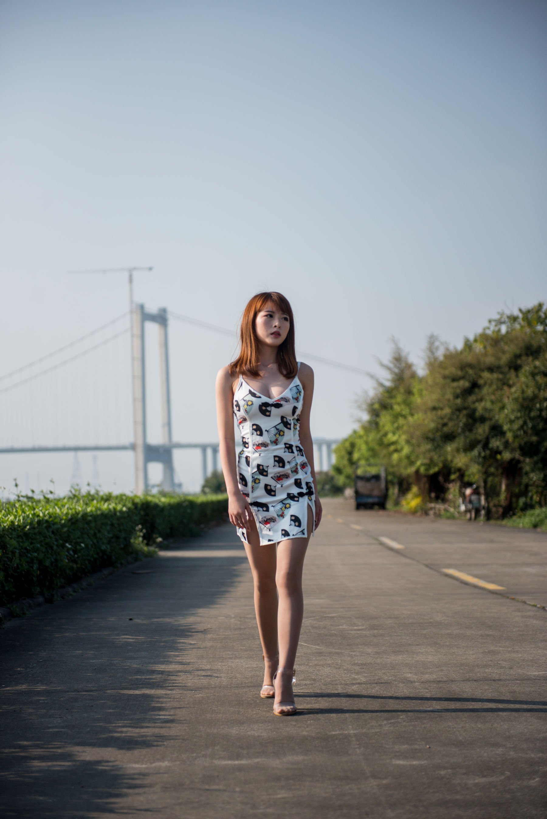 Shimizu Yuno Yu Feng Street Shoot Tight Skirt and Stockings