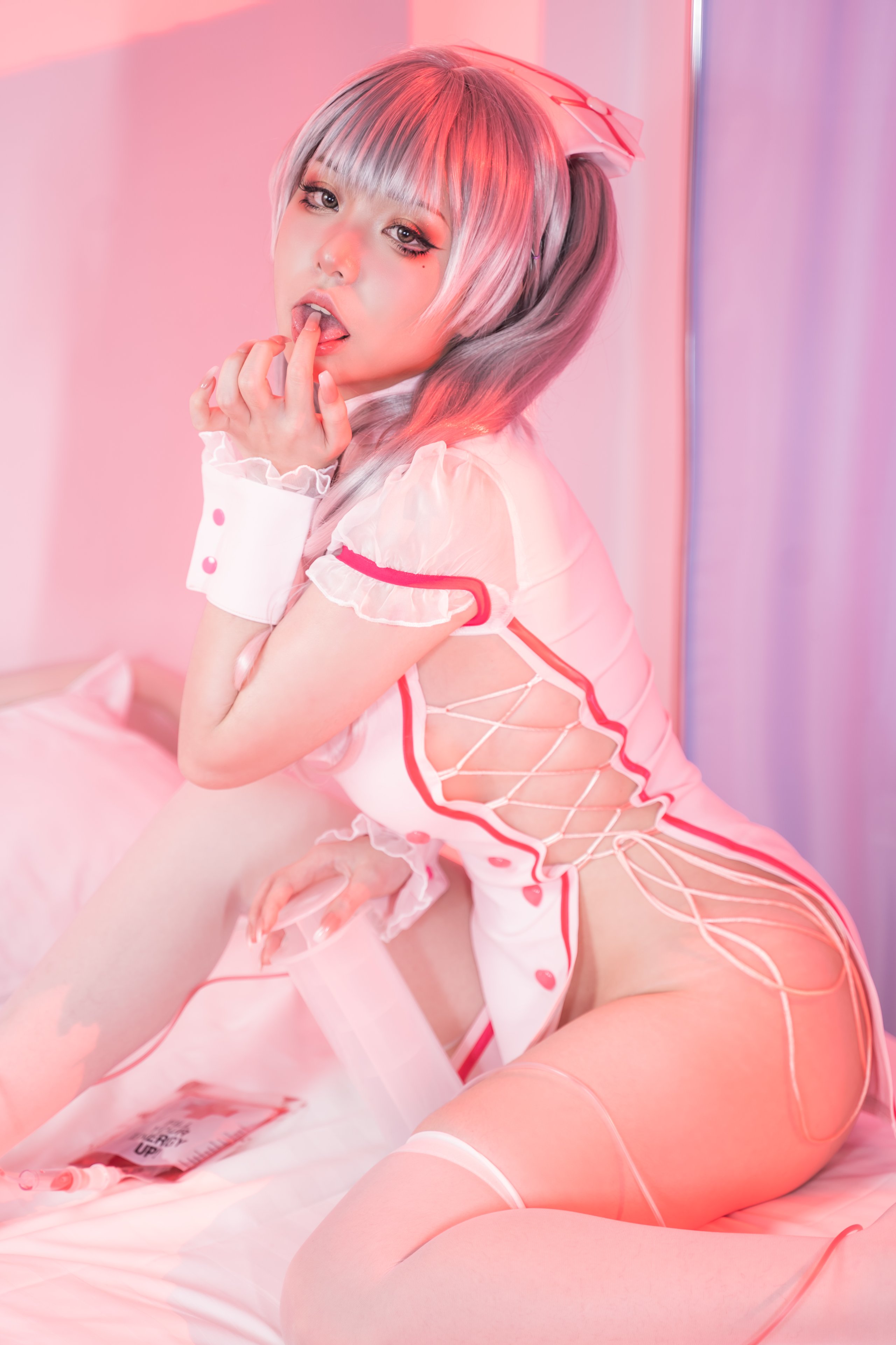 Explosive Machine Girl Meow Xiao Ji] The Peach-Colored Nurse's Nighttime Consultation