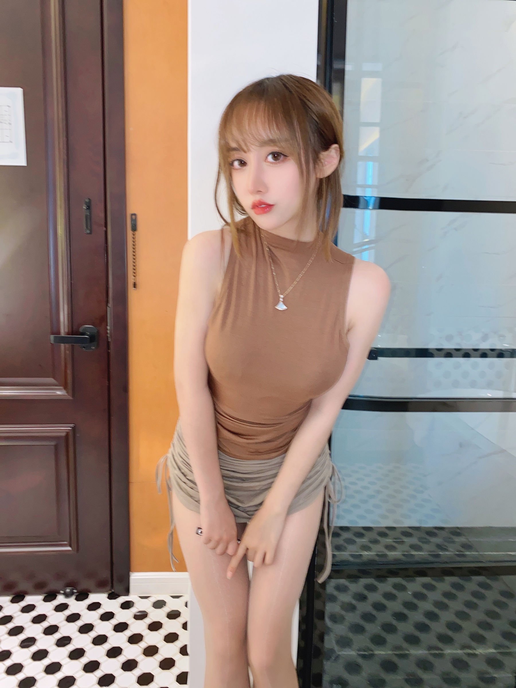 Quả Hạn Mi Tiên Tiên Miêu] Bộ ảnh series quyến rũ của thiếu phụ mặc tất