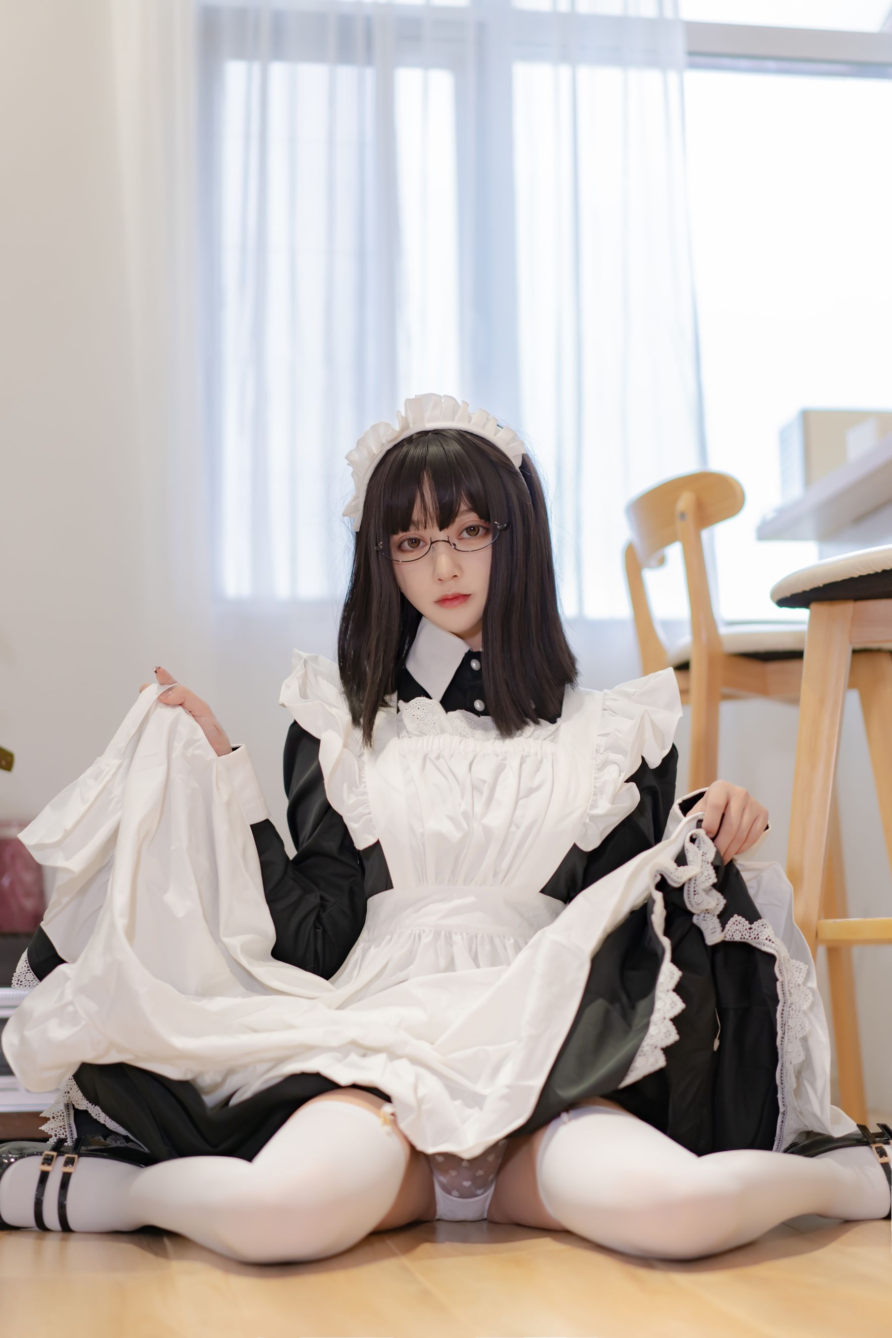 カコミセンレンニャ] メイドのロングスカート