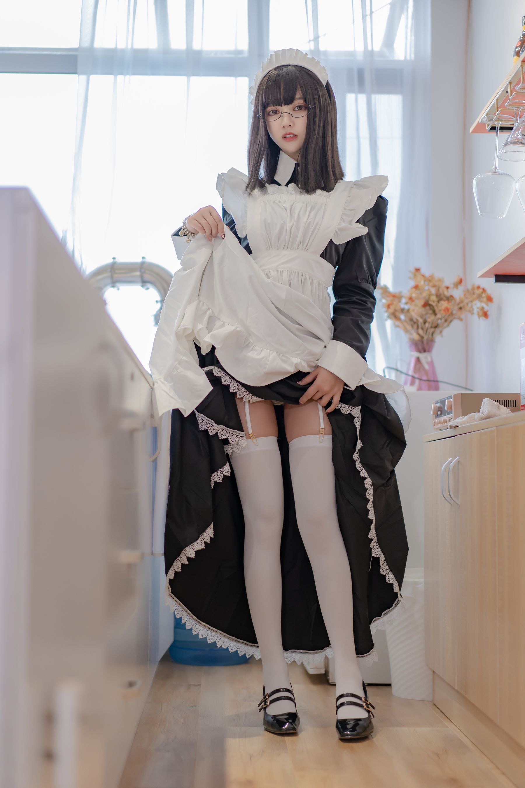 カコミセンレンニャ] メイドのロングスカート