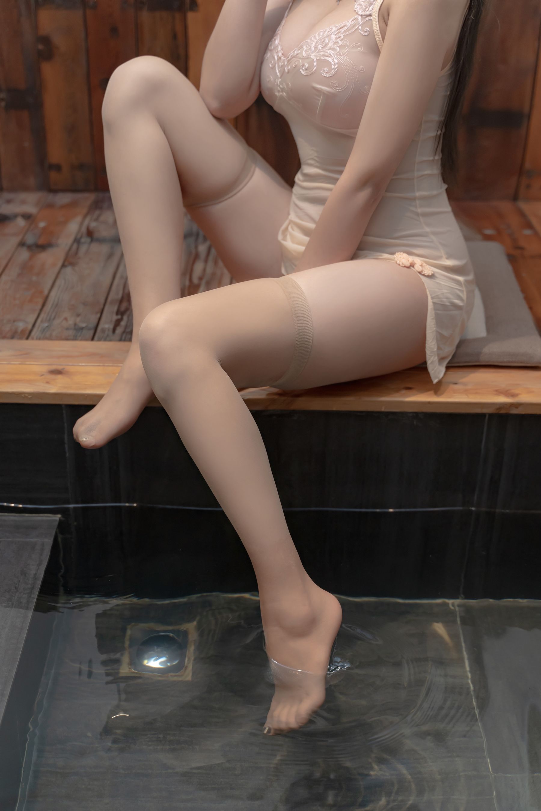 过期米线线喵 温泉写真