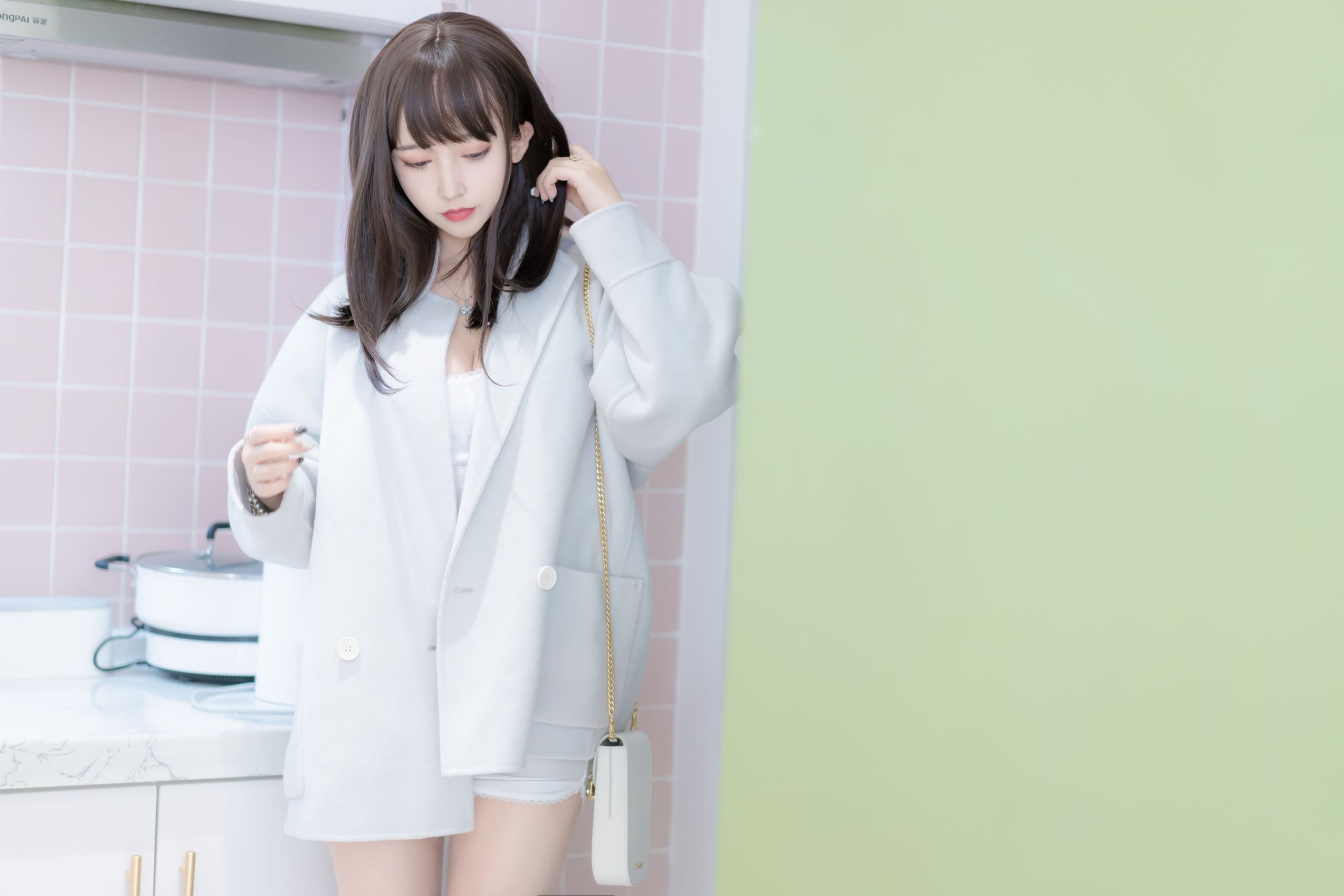 [期限切れ米線糸にゃー]お姉さん