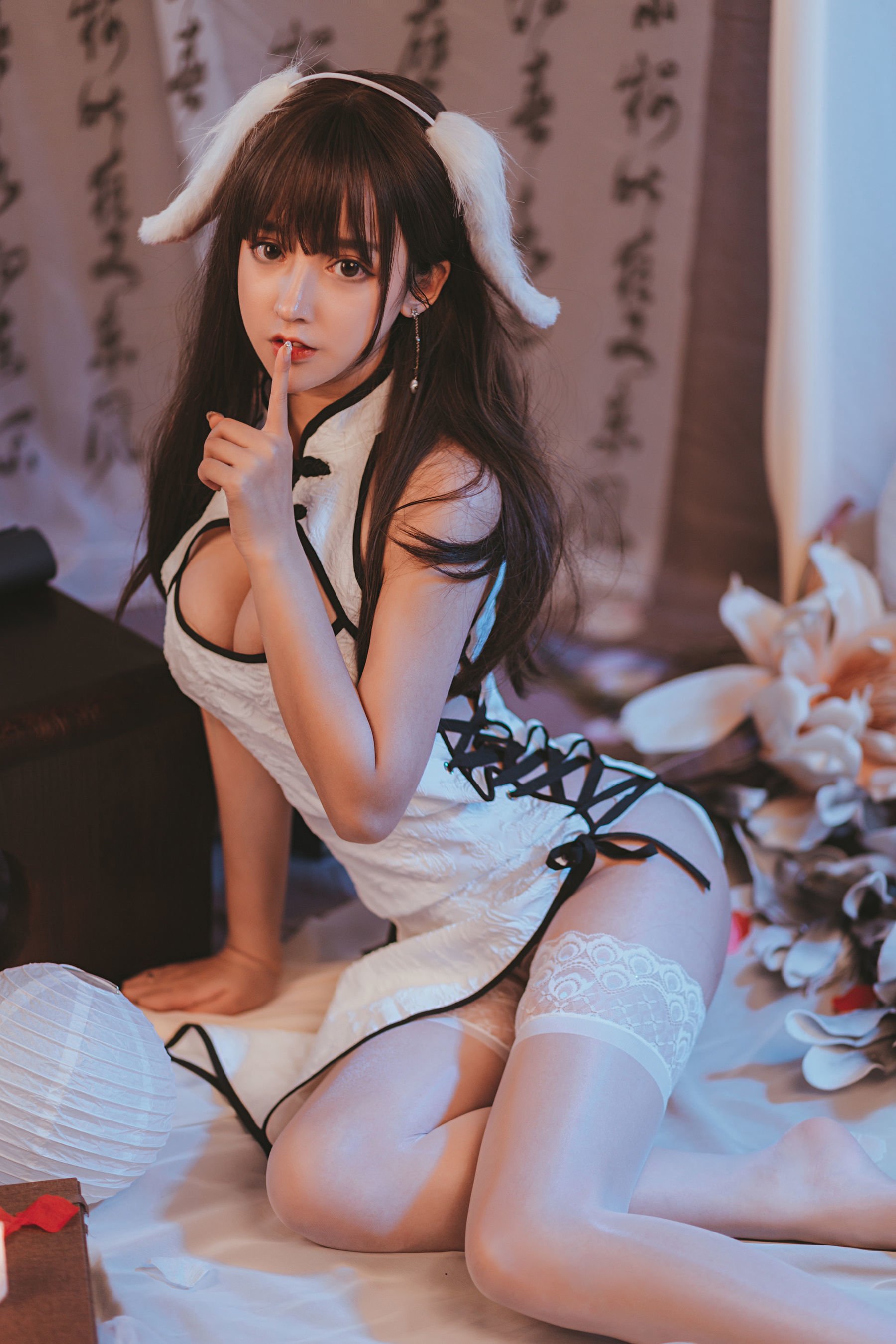 Quá Kỳ Mì Xiên Xiên Miêu] Kỳ bào trắng